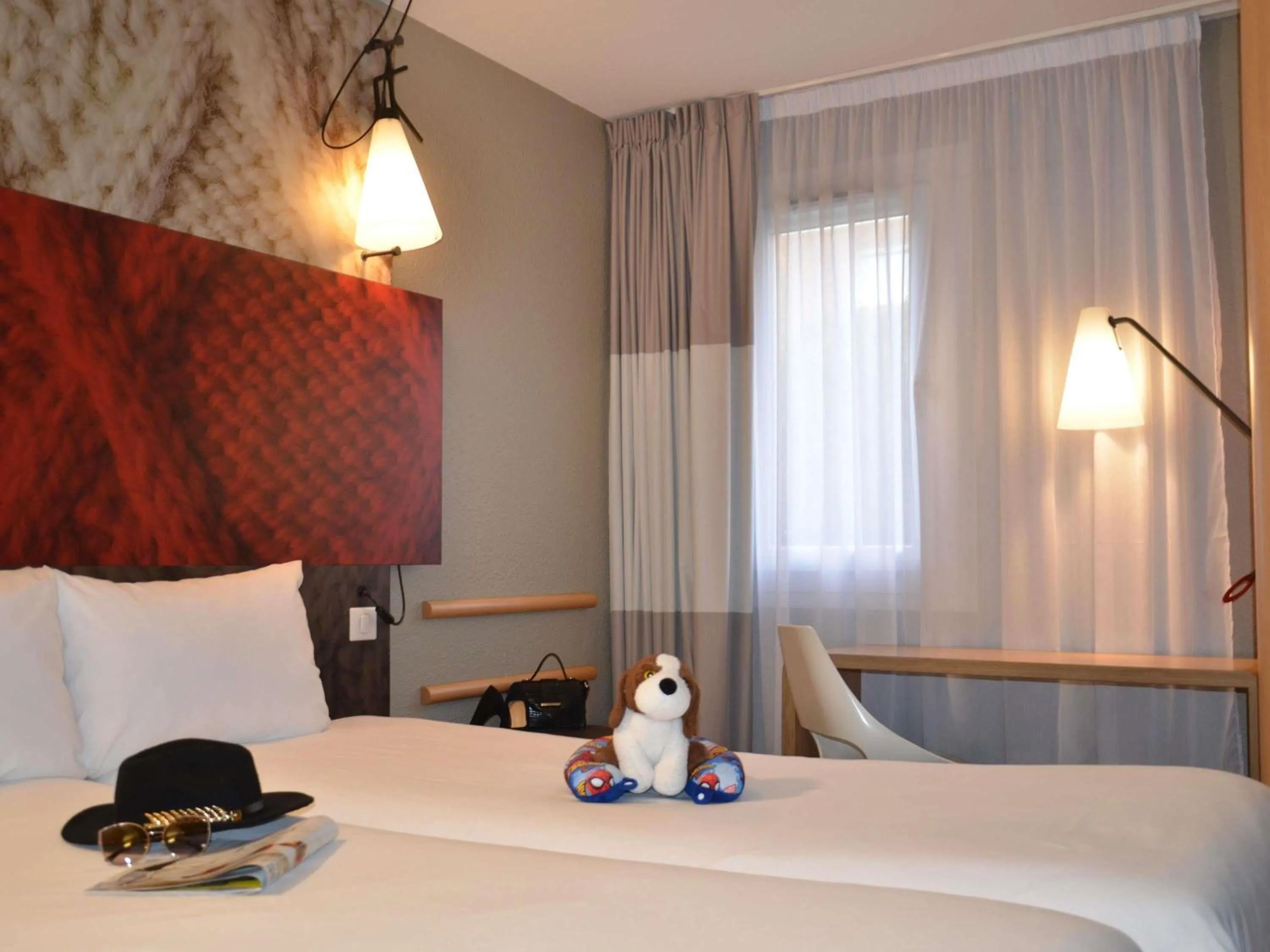 Bedroom, Bed in ibis Melun