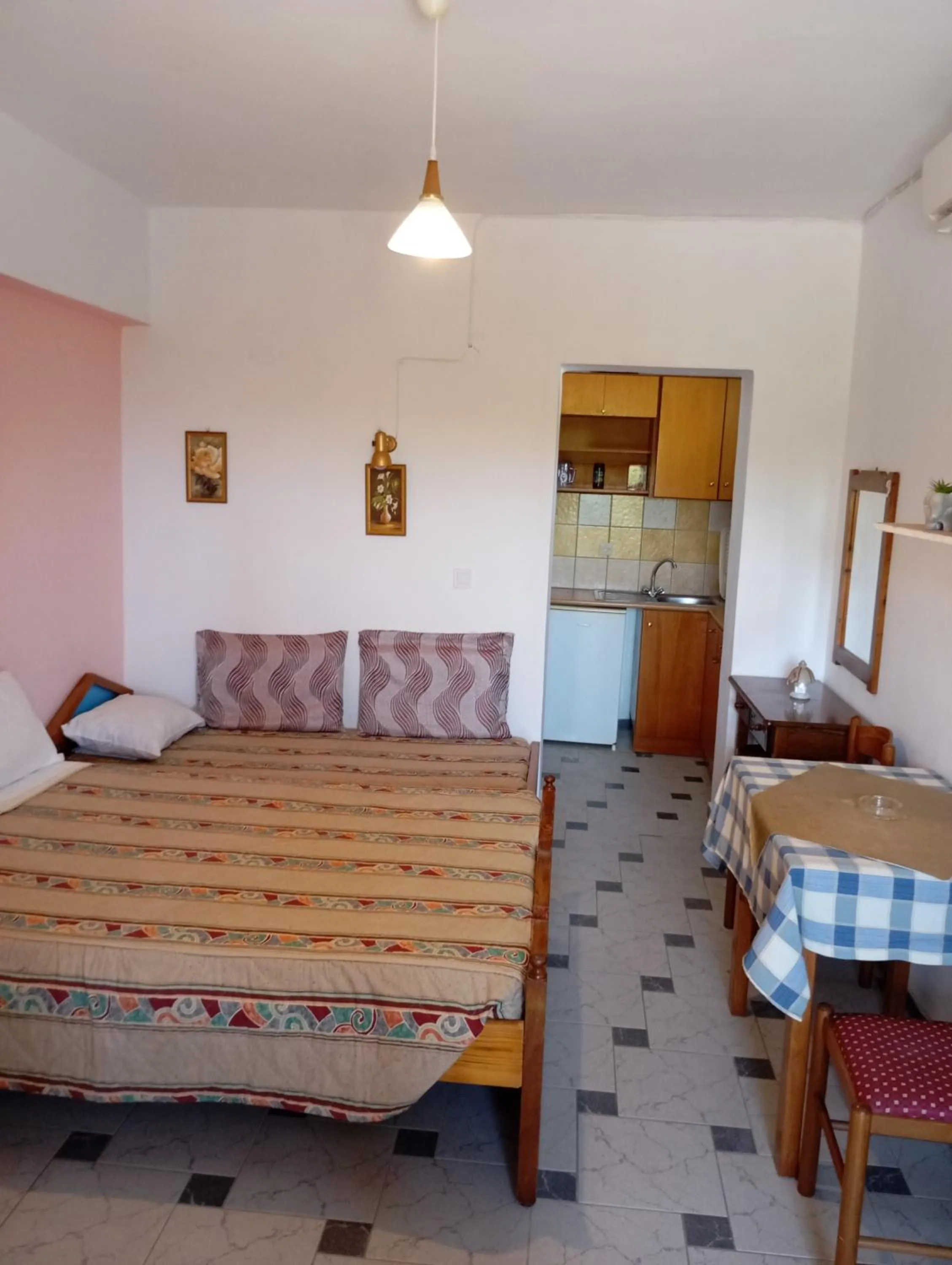 Bed in Denise Apartments Kefalos