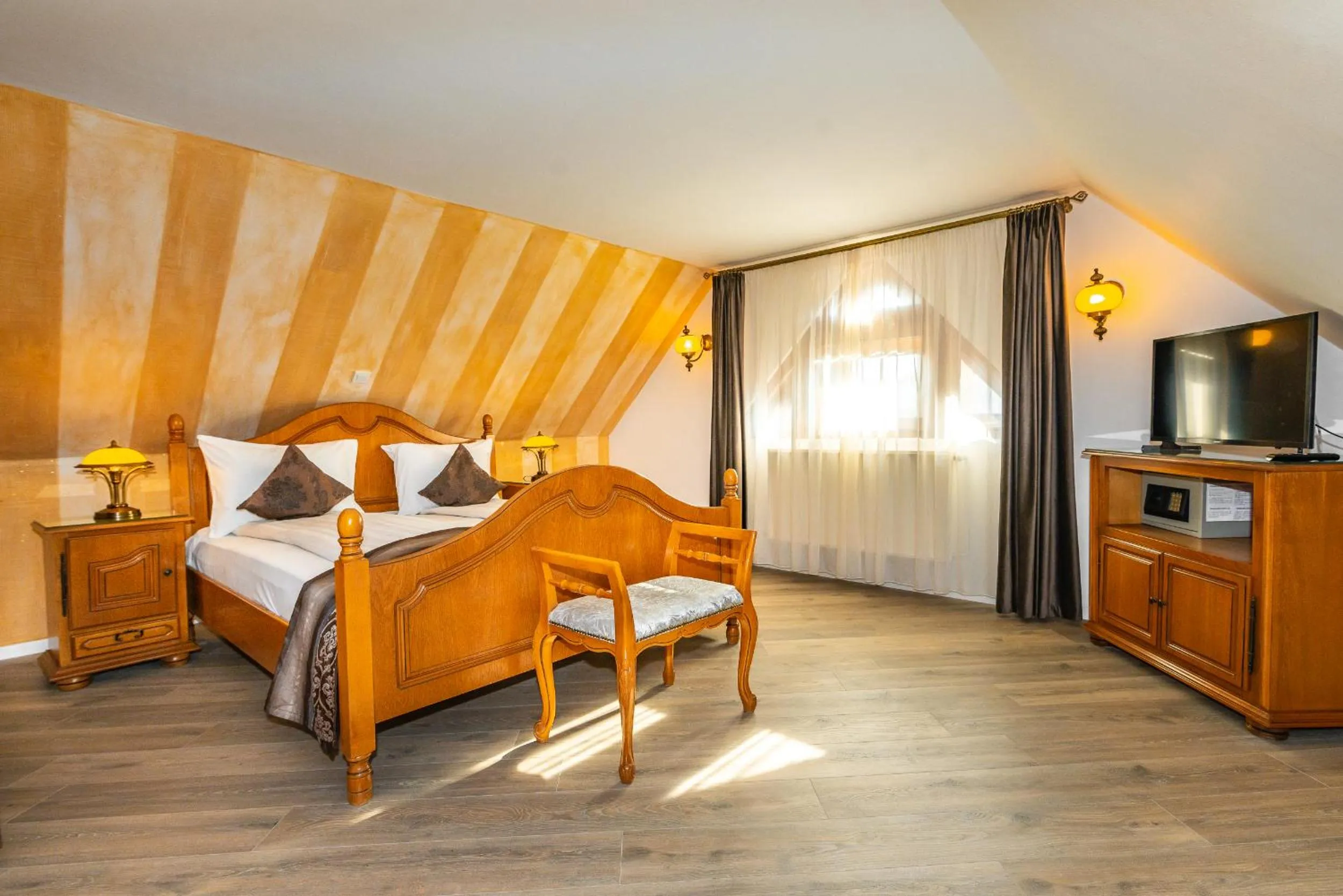 Photo of the whole room, Bed in Hotel Korona