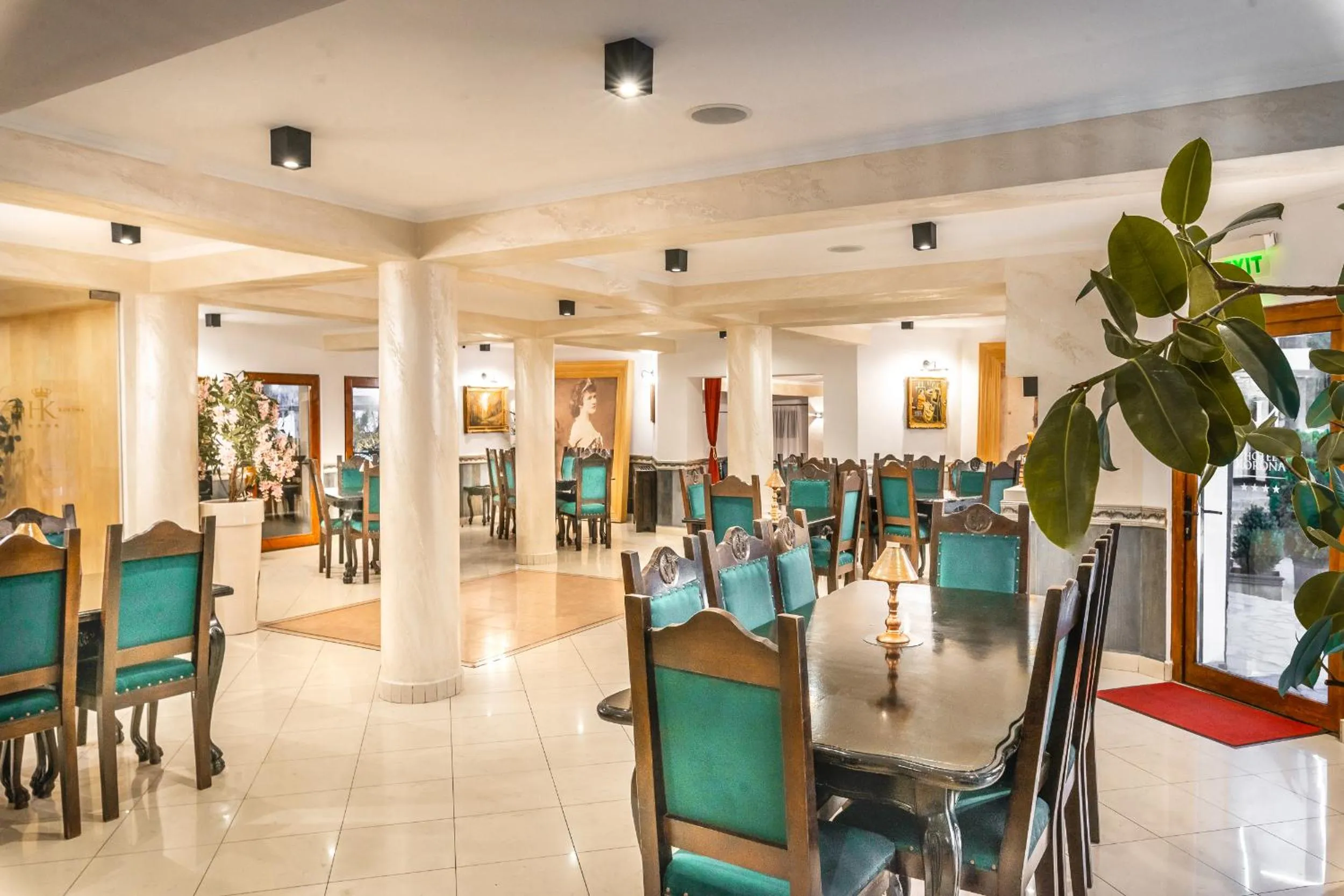Restaurant/places to eat in Hotel Korona