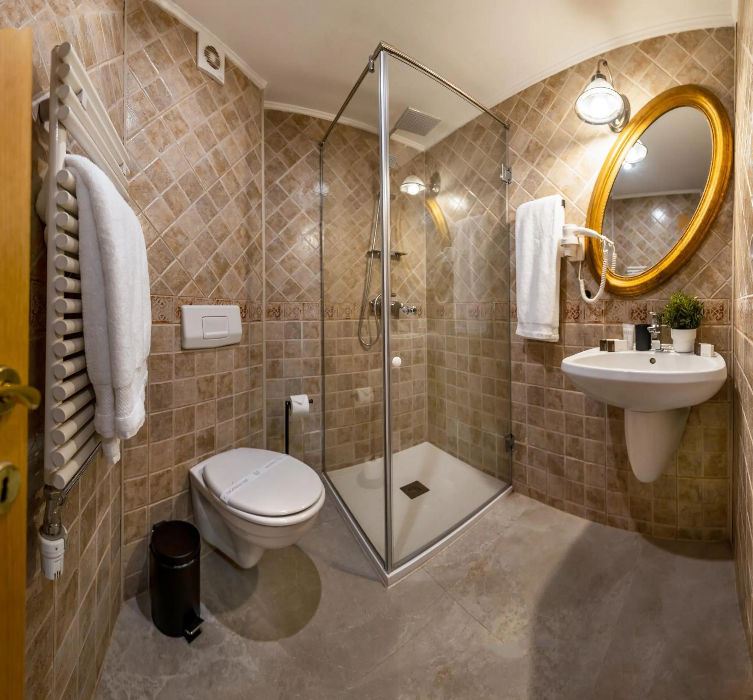 Bathroom in Hotel Korona