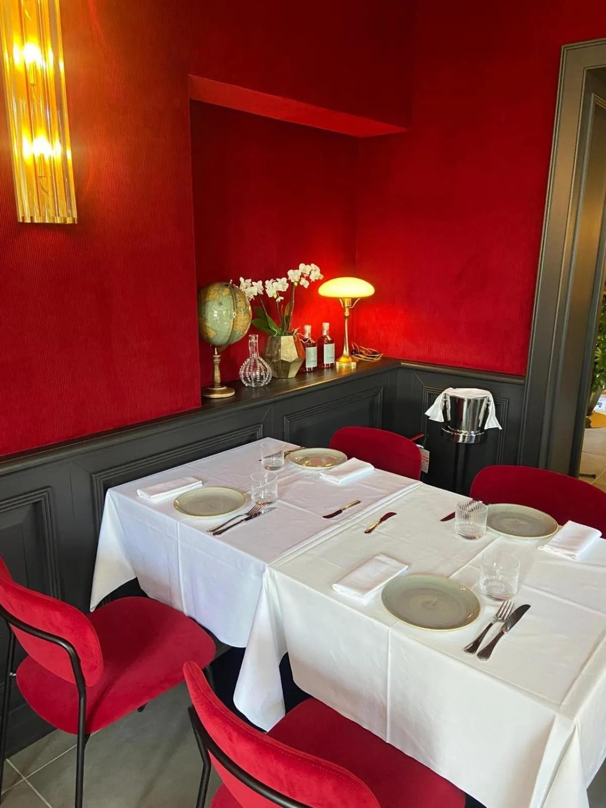 Restaurant/places to eat in Le Funi Hotel