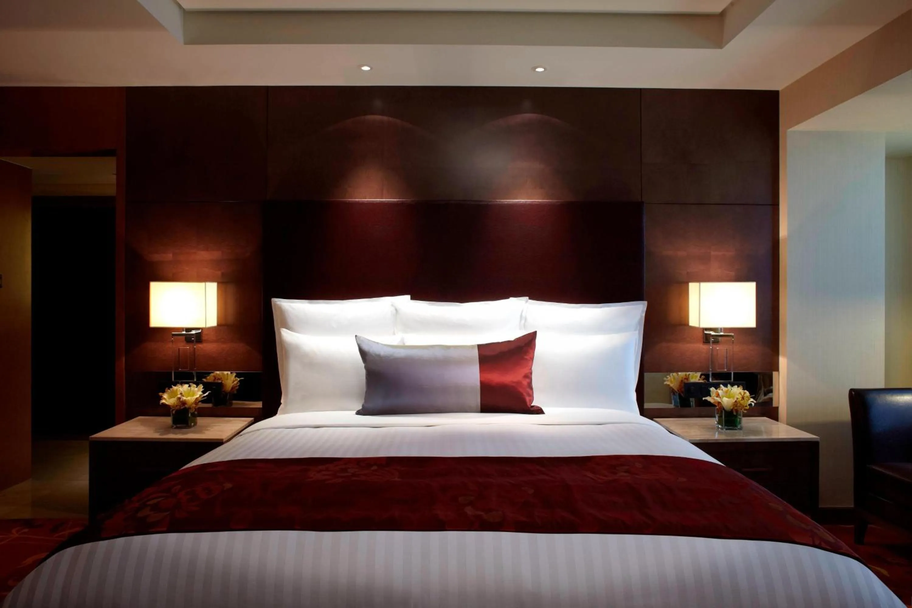 Photo of the whole room, Bed in Suzhou Marriott Hotel