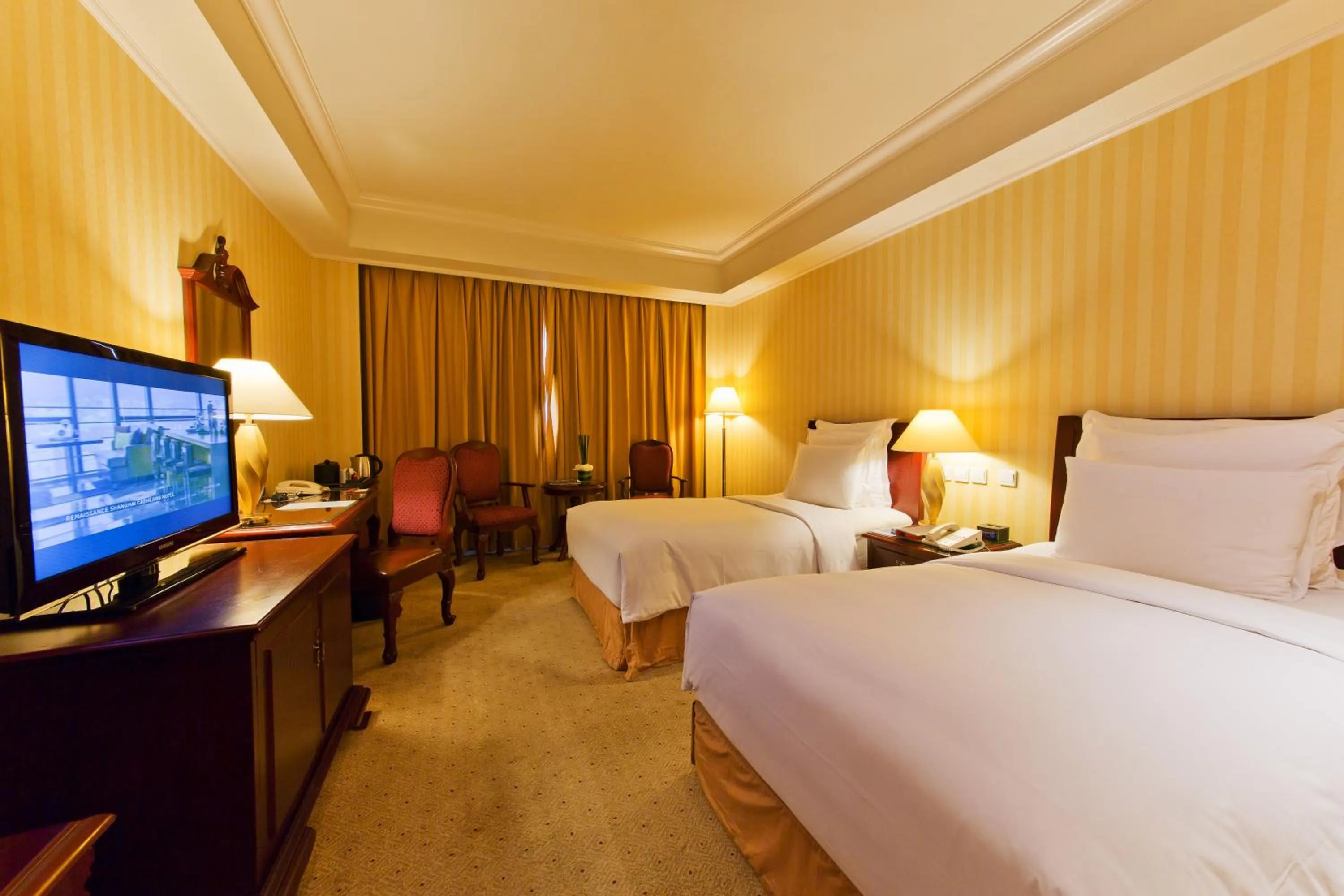 Photo of the whole room, Bed in Clarion Hotel Tianjin