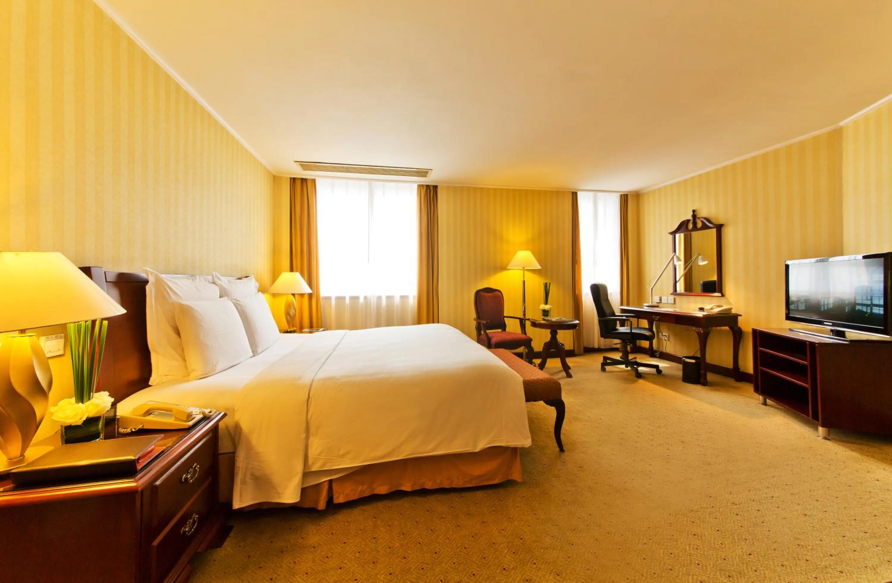 Photo of the whole room, Bed in Clarion Hotel Tianjin