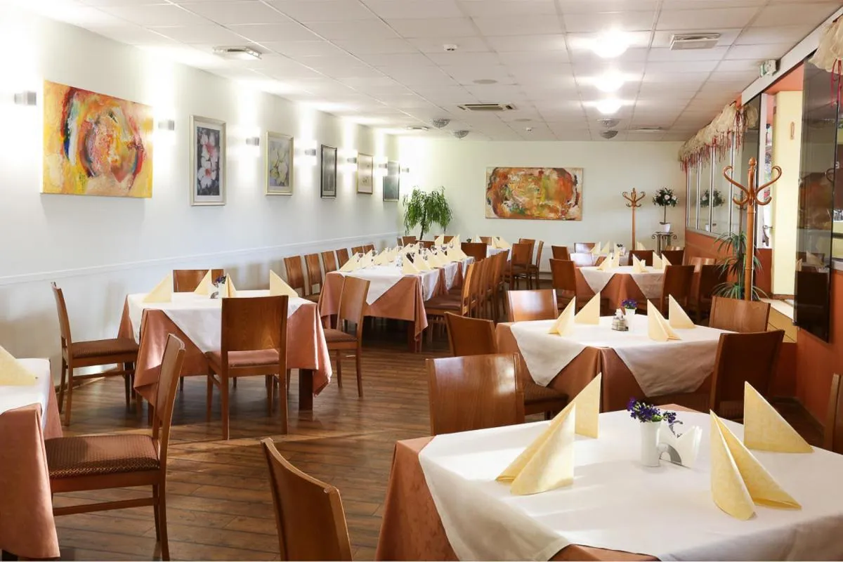 Restaurant/places to eat in Smėlynė