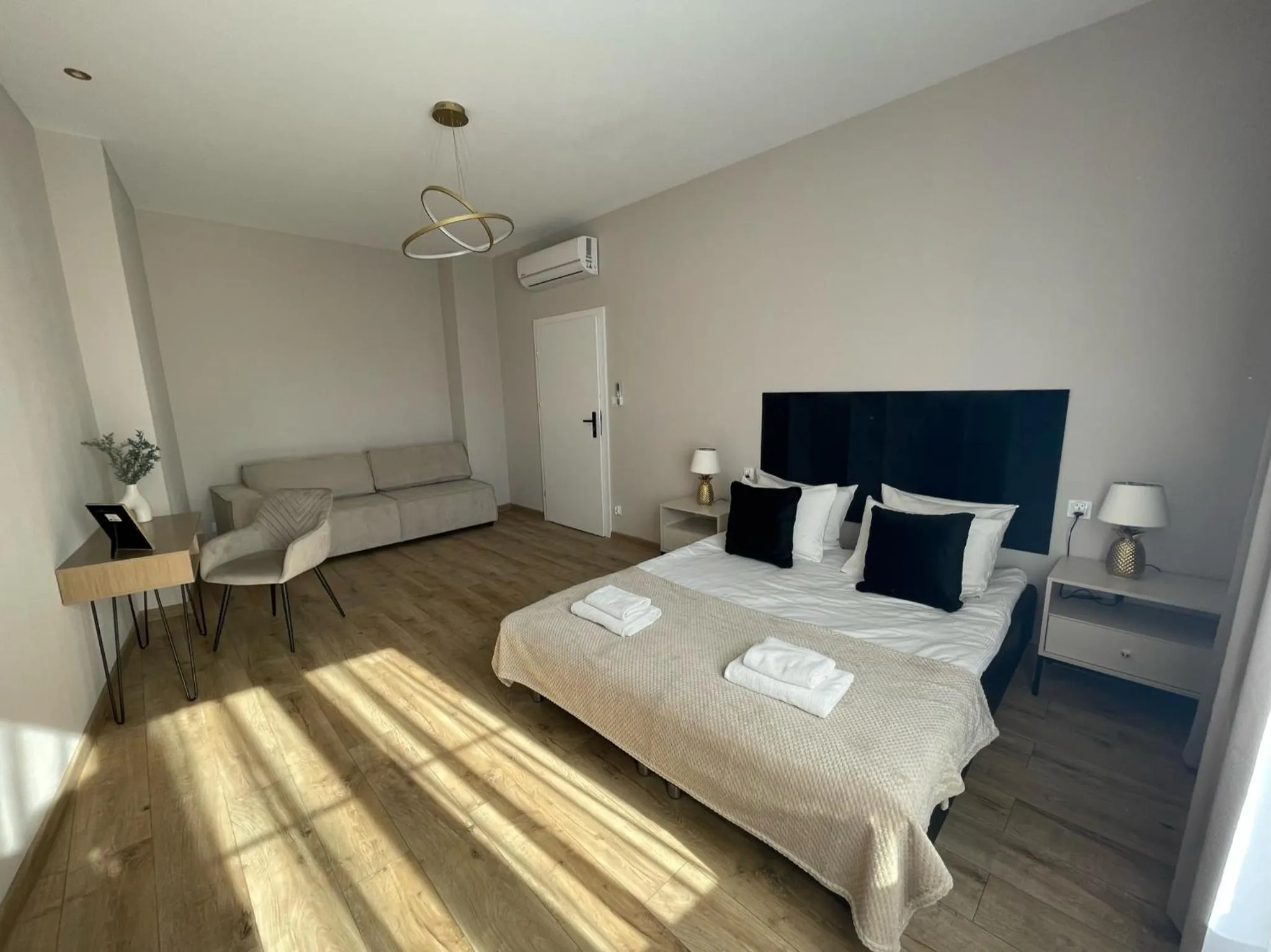 Photo of the whole room in Leo Apartments Old Town