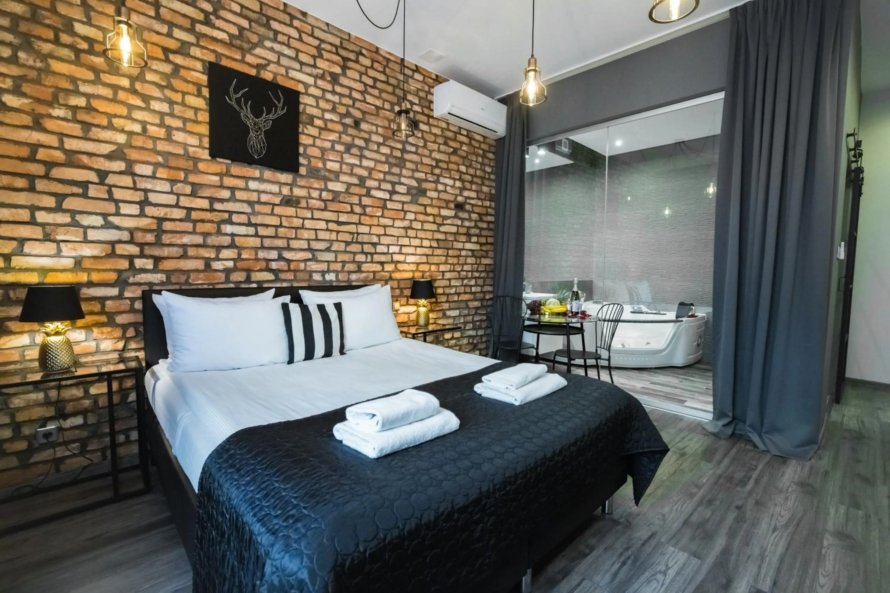 Bed in Leo Apartments Old Town