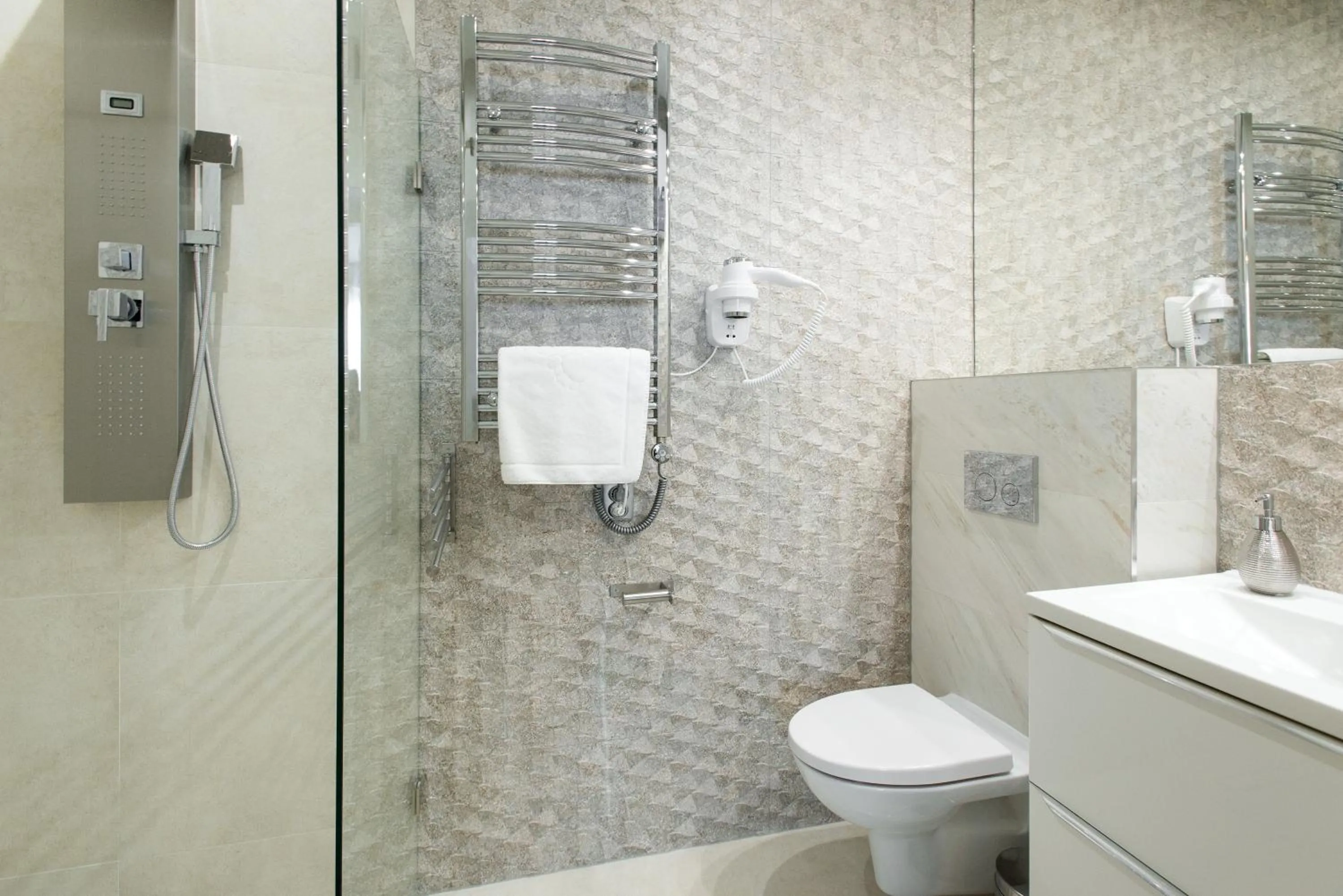 Shower in Leo Apartments Old Town