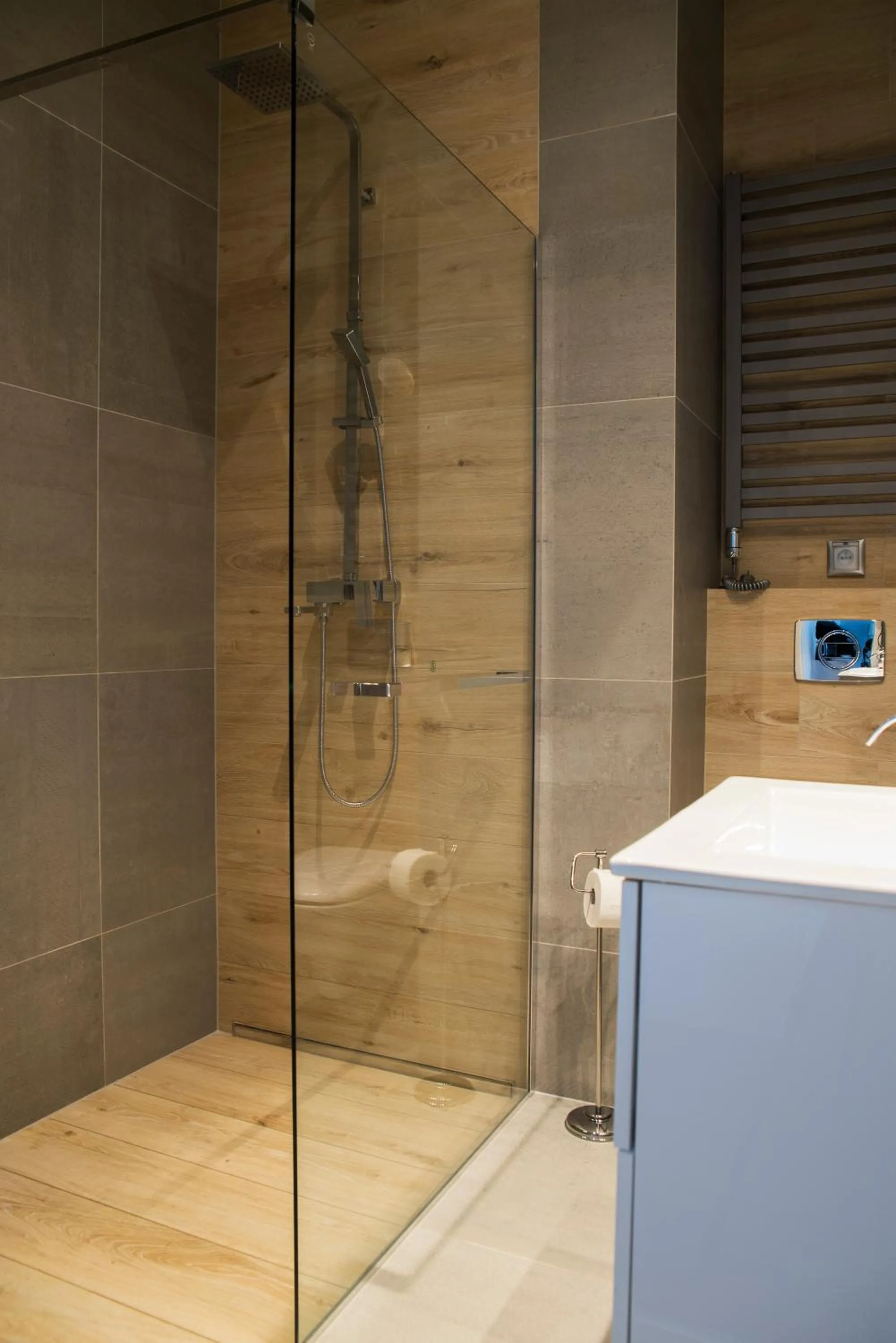 Shower in Leo Apartments Old Town