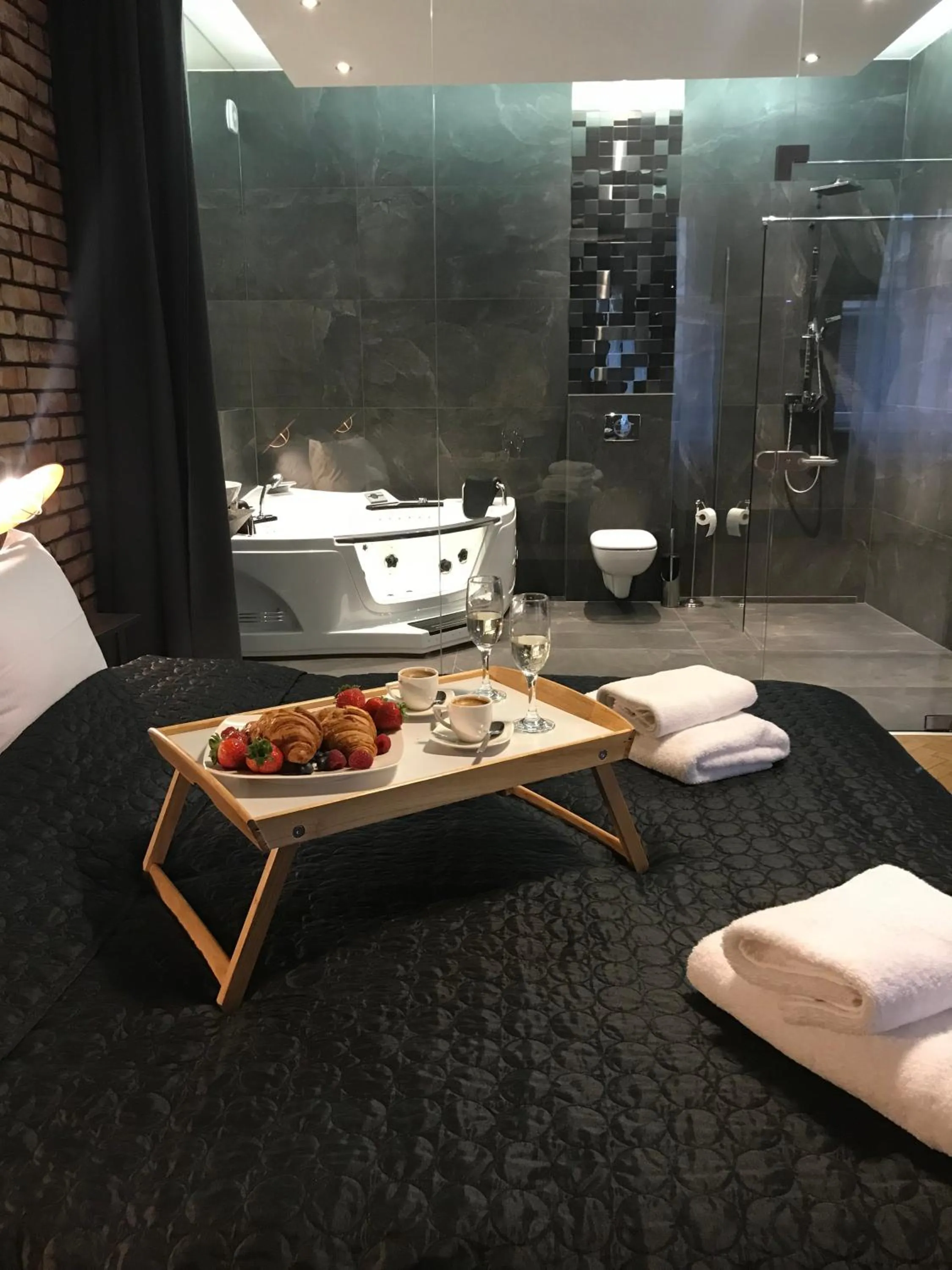 Shower in Leo Apartments Old Town