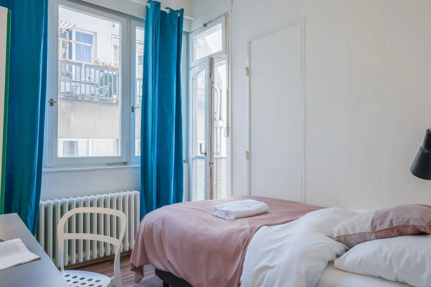 Bed in Apartments Stepanska 36