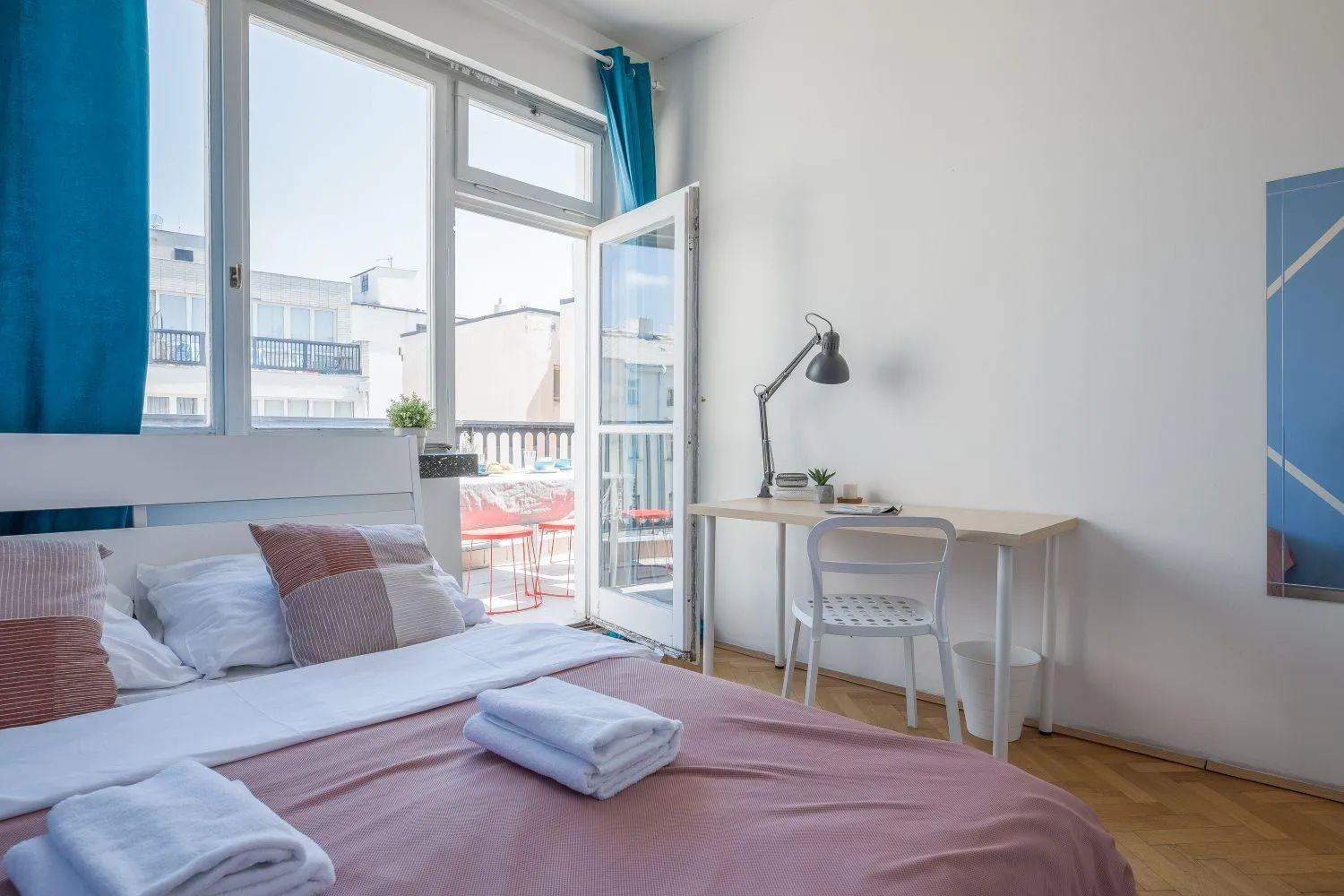Bed in Apartments Stepanska 36
