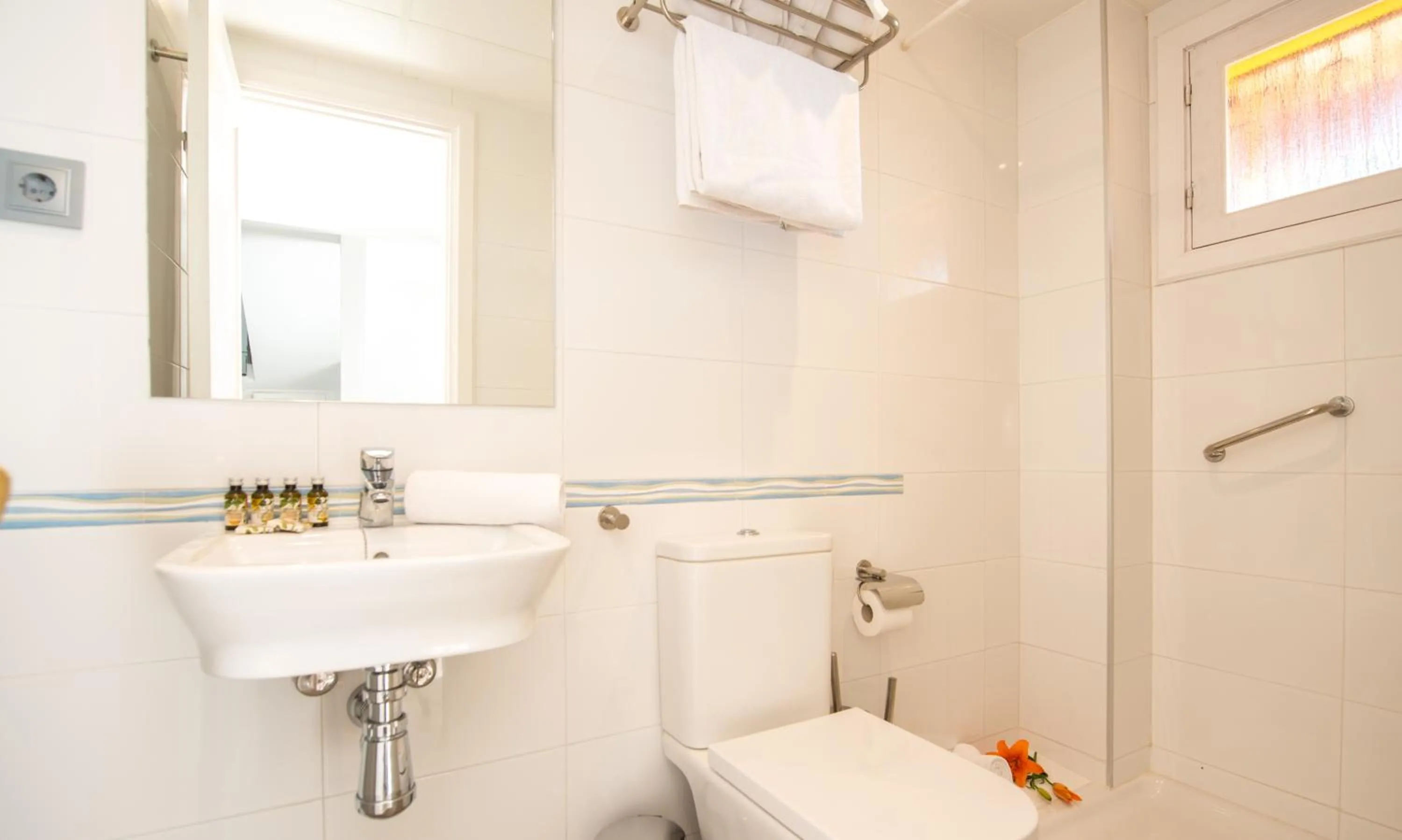 Bathroom in Aparthotel Ona Aucanada