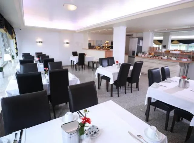 Restaurant/places to eat in Hotel Savoy Bonn