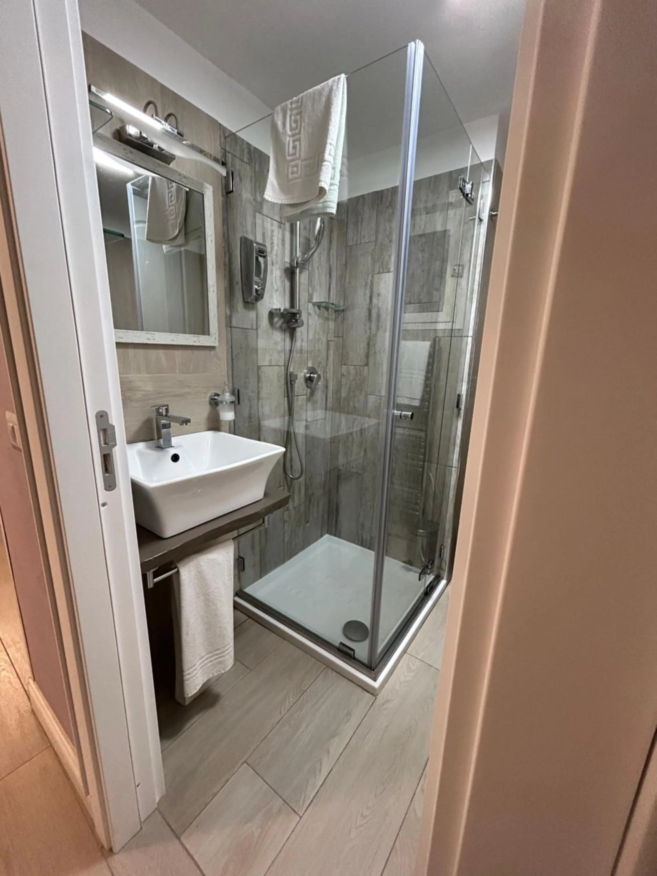 Shower in Chiaia Roof