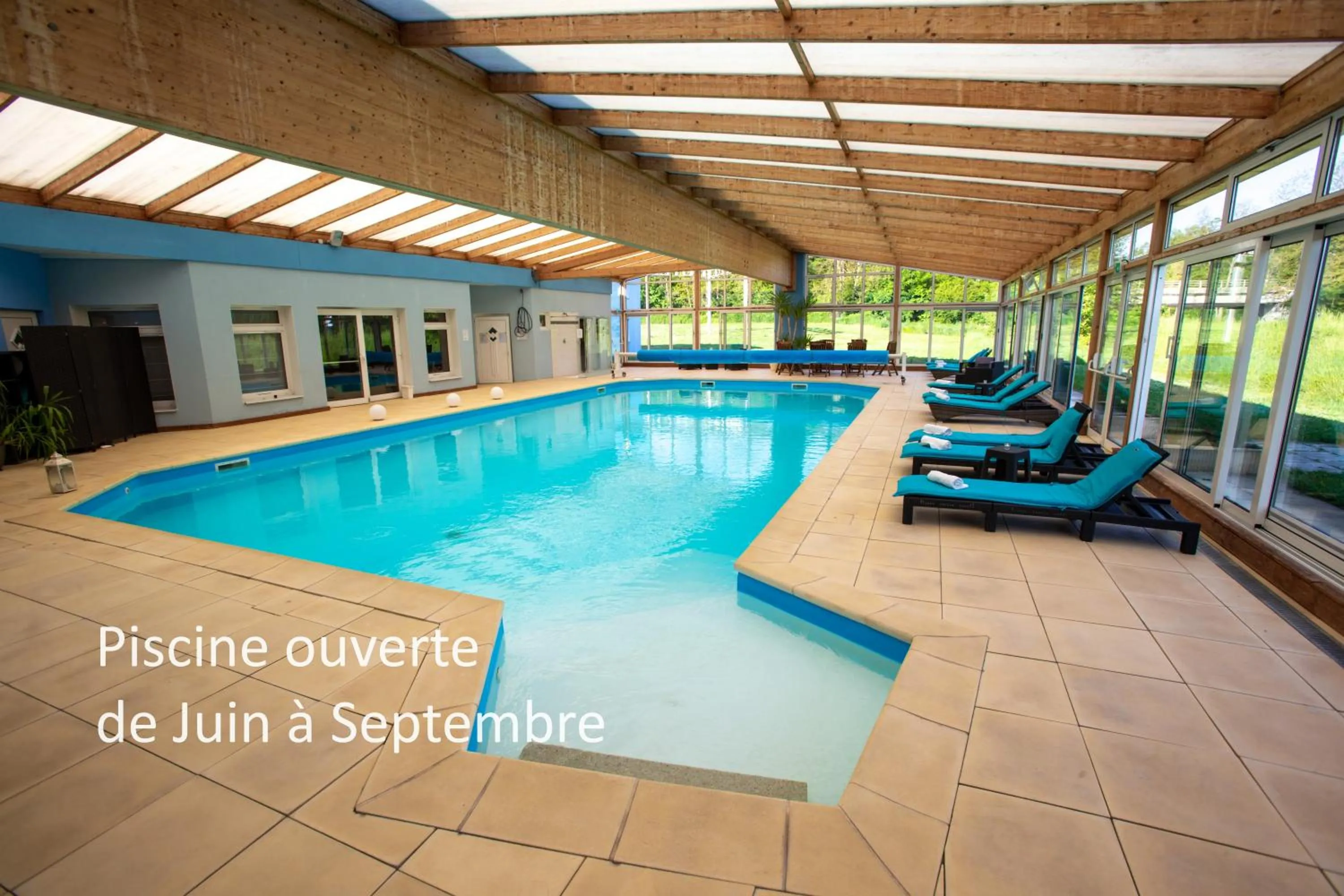 Swimming pool in Hotel Ecluse 34