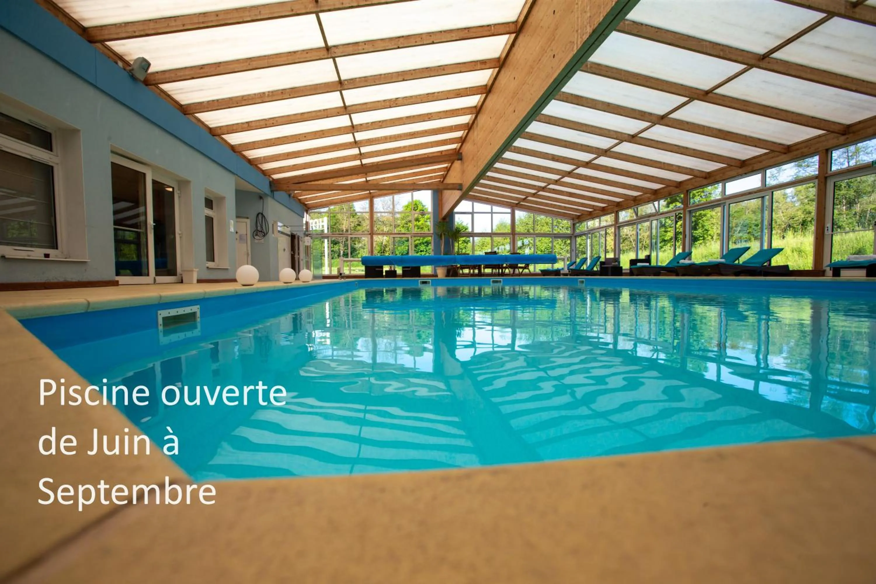 Swimming pool in Hotel Ecluse 34