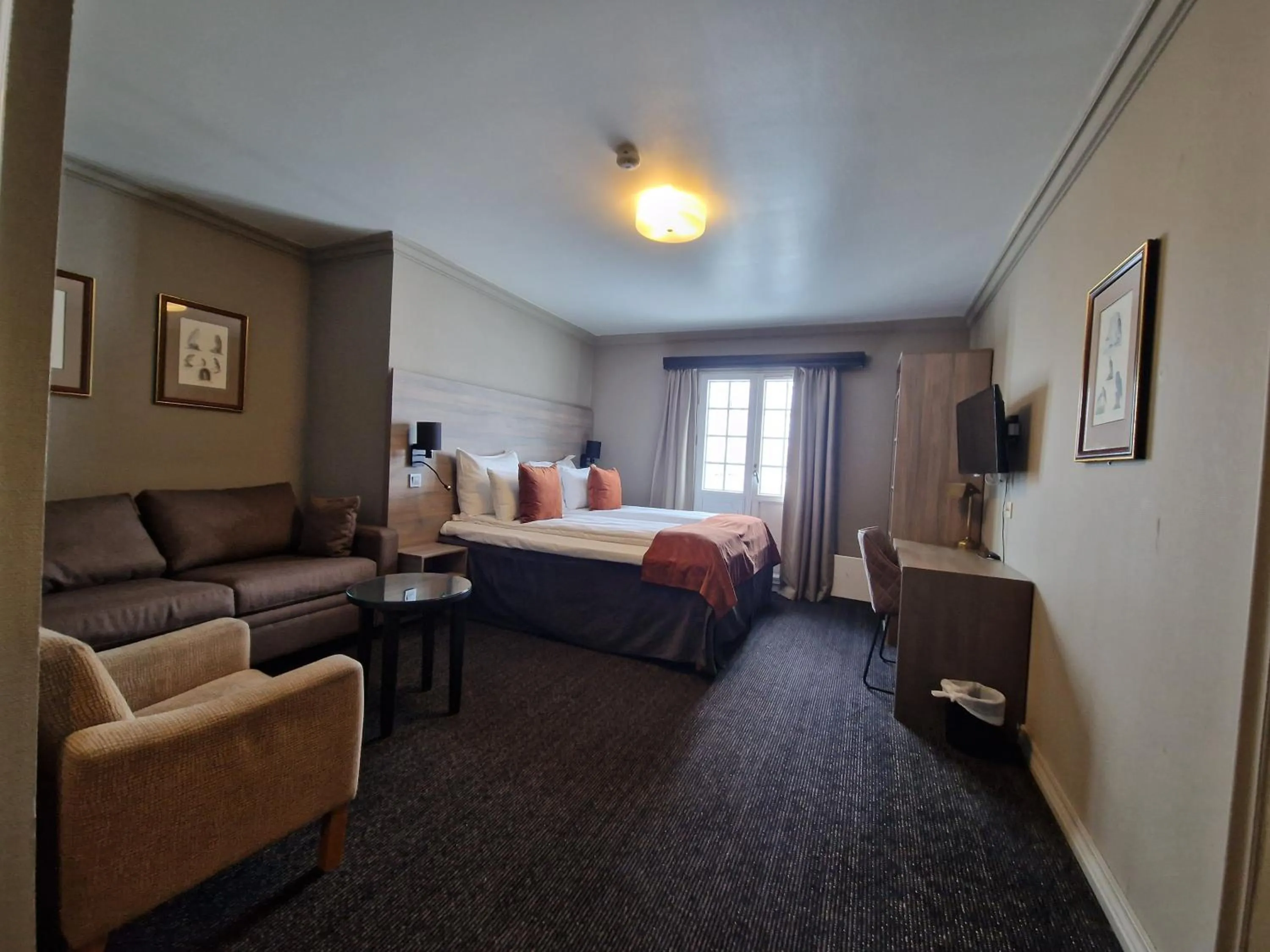 Bed in Dr. Holms Hotel