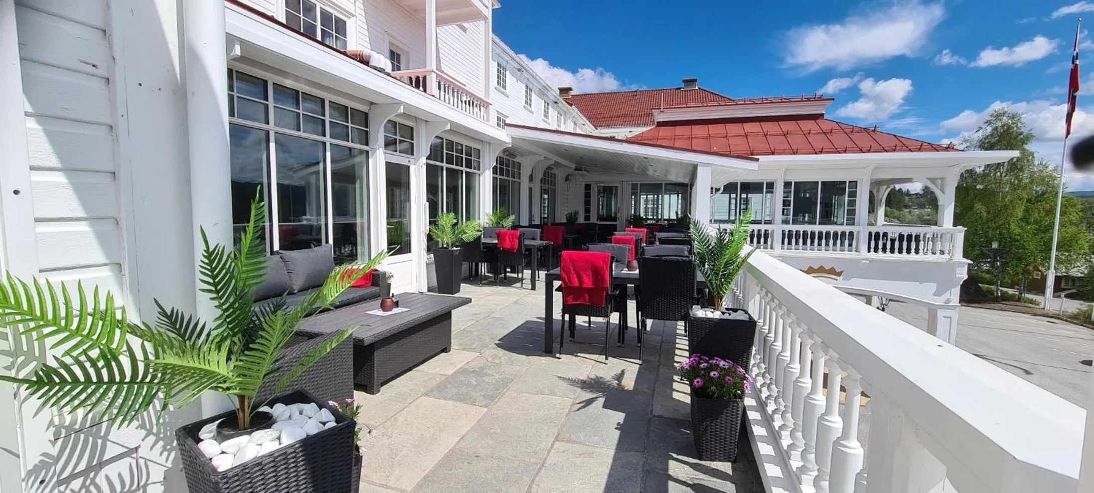 Property building in Dr. Holms Hotel