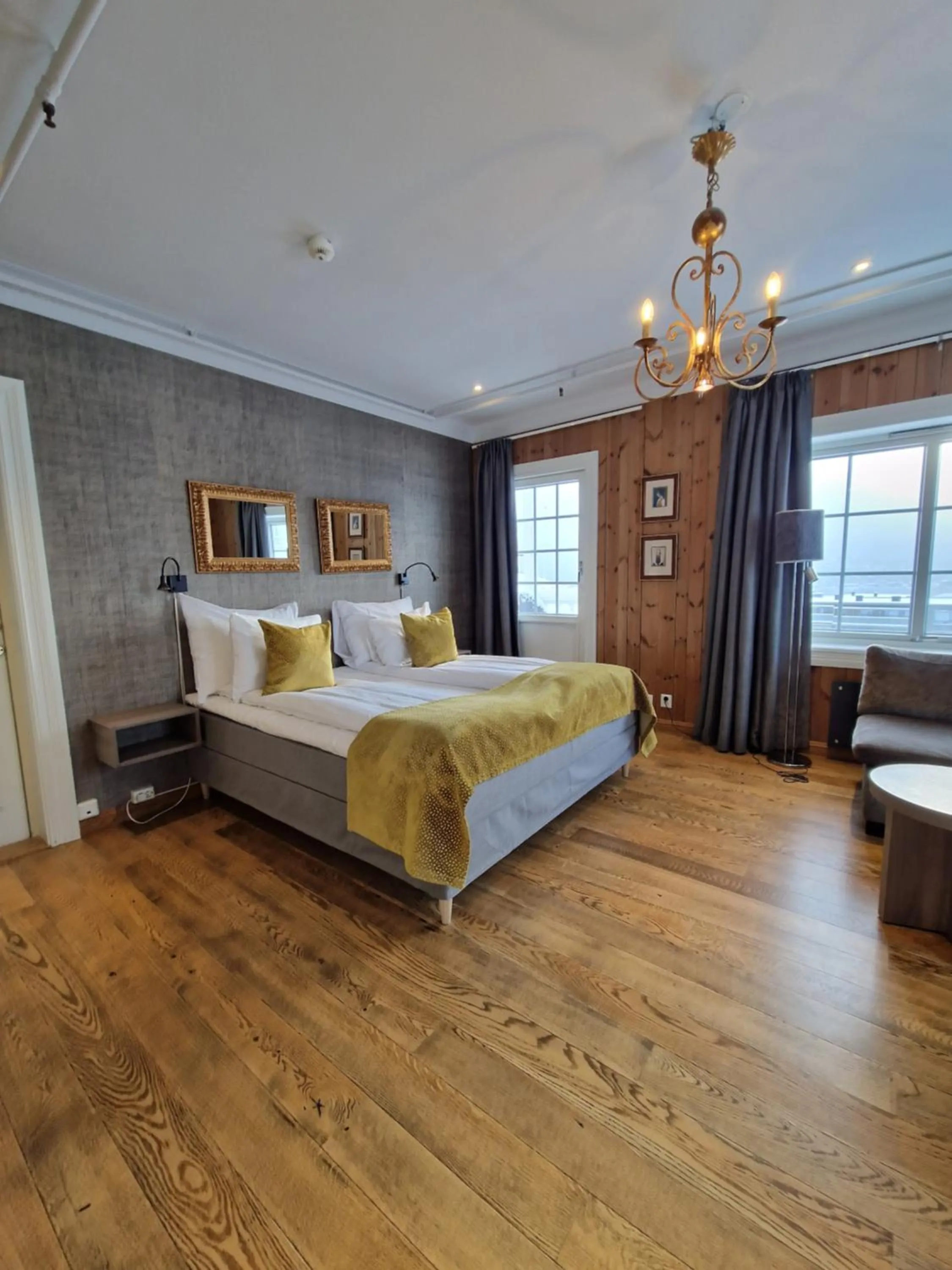 Bed in Dr. Holms Hotel