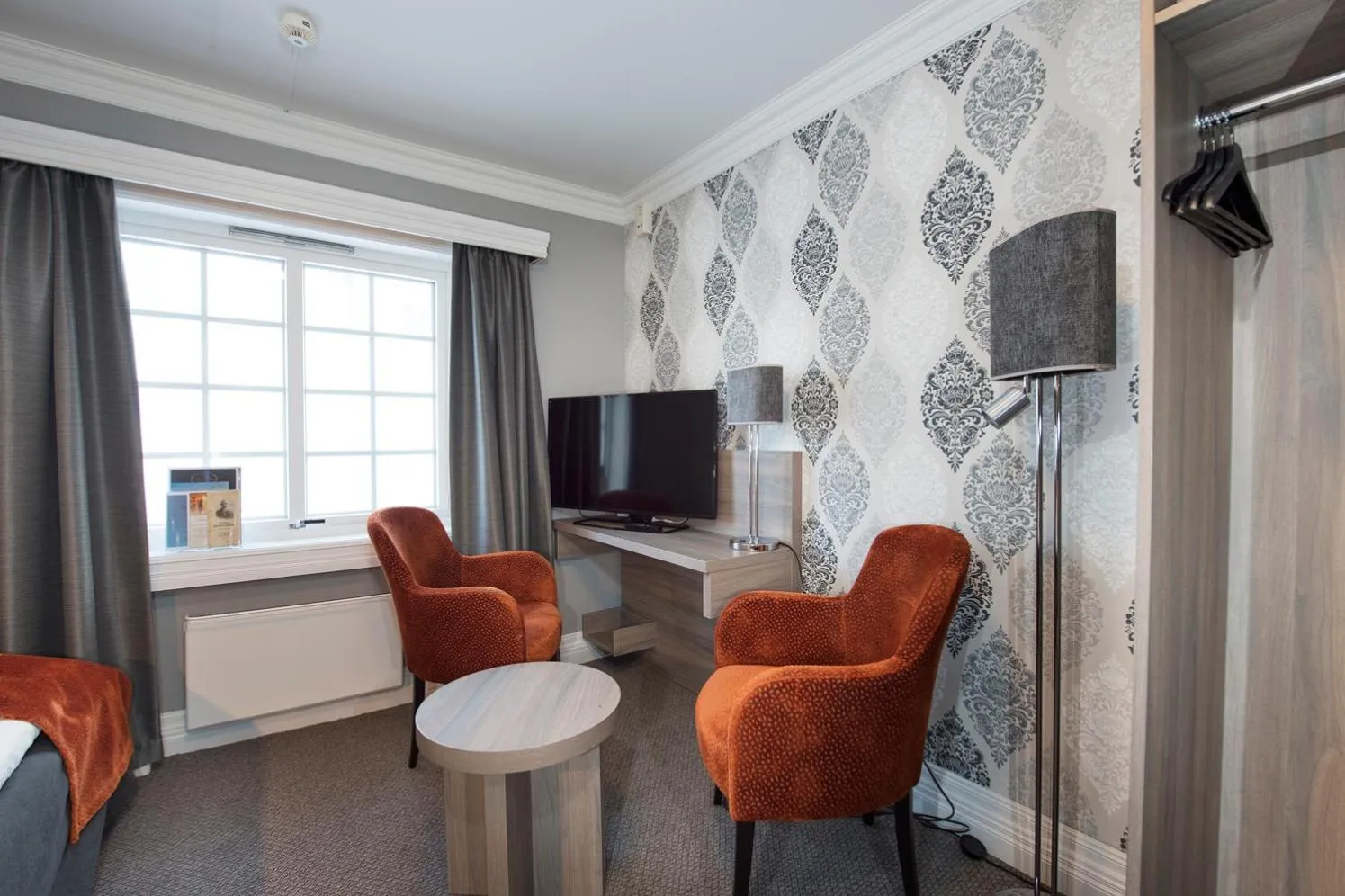 Seating area in Dr. Holms Hotel