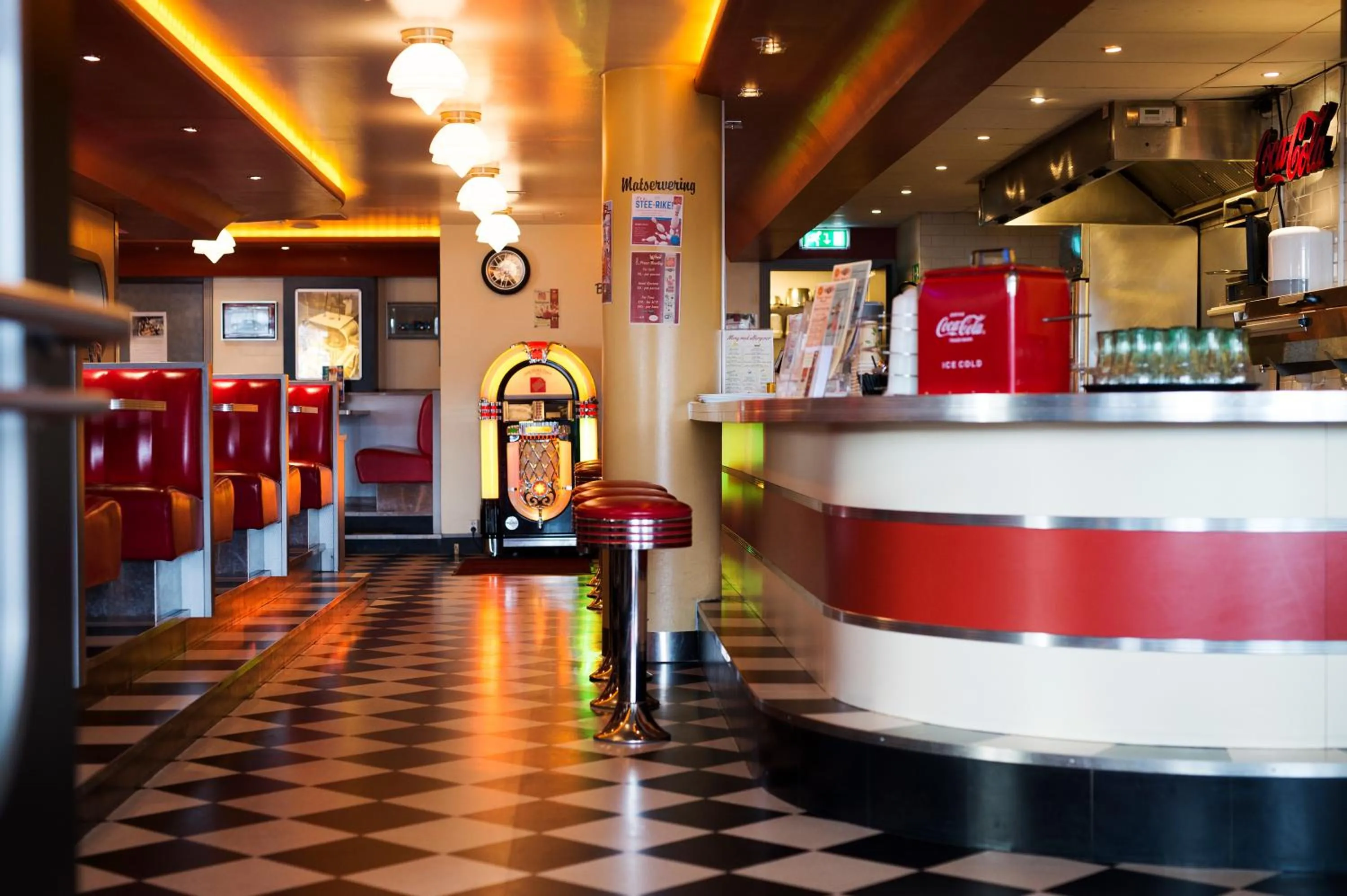 Restaurant/places to eat in Dr. Holms Hotel