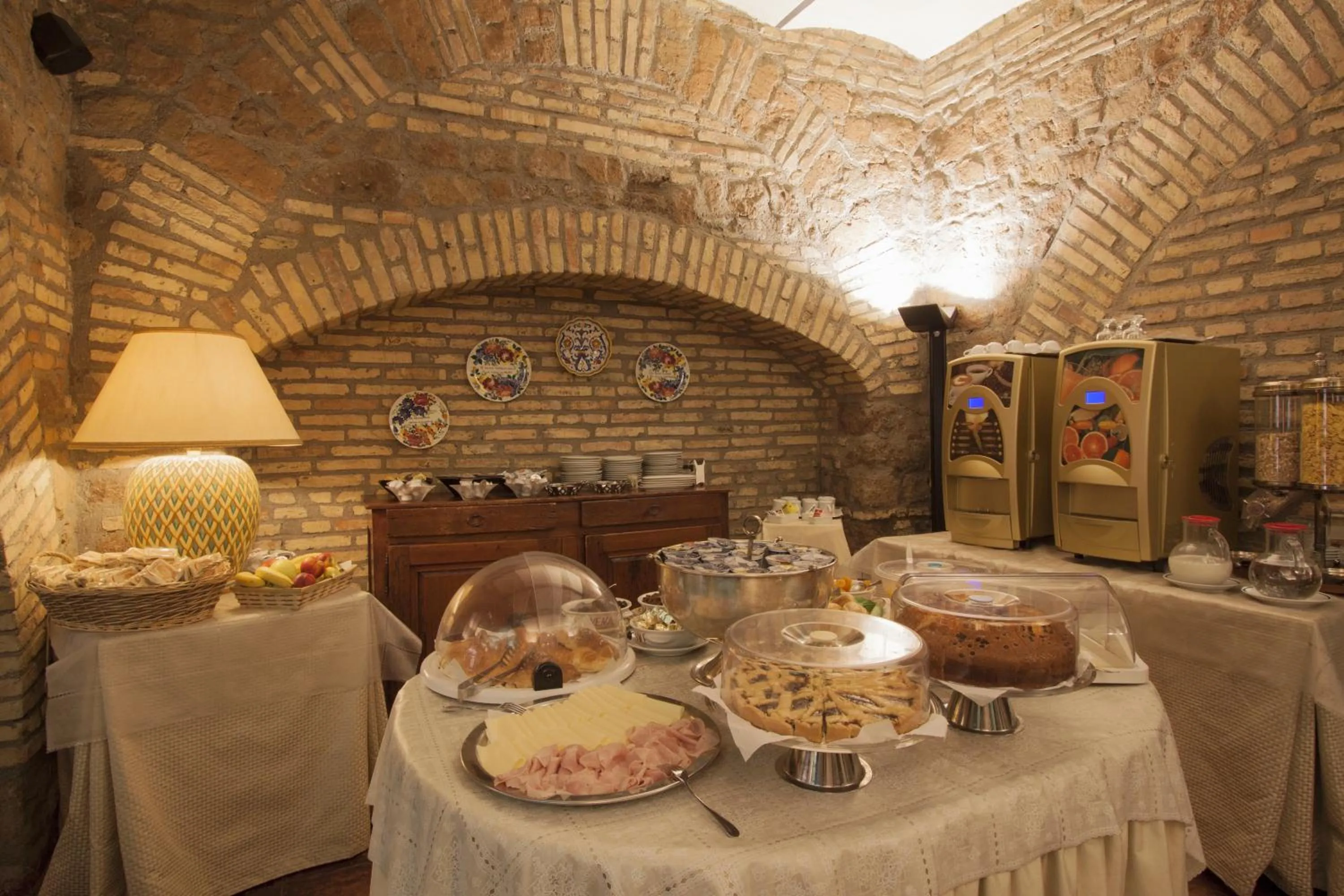 Restaurant/places to eat in Hotel Laurentia