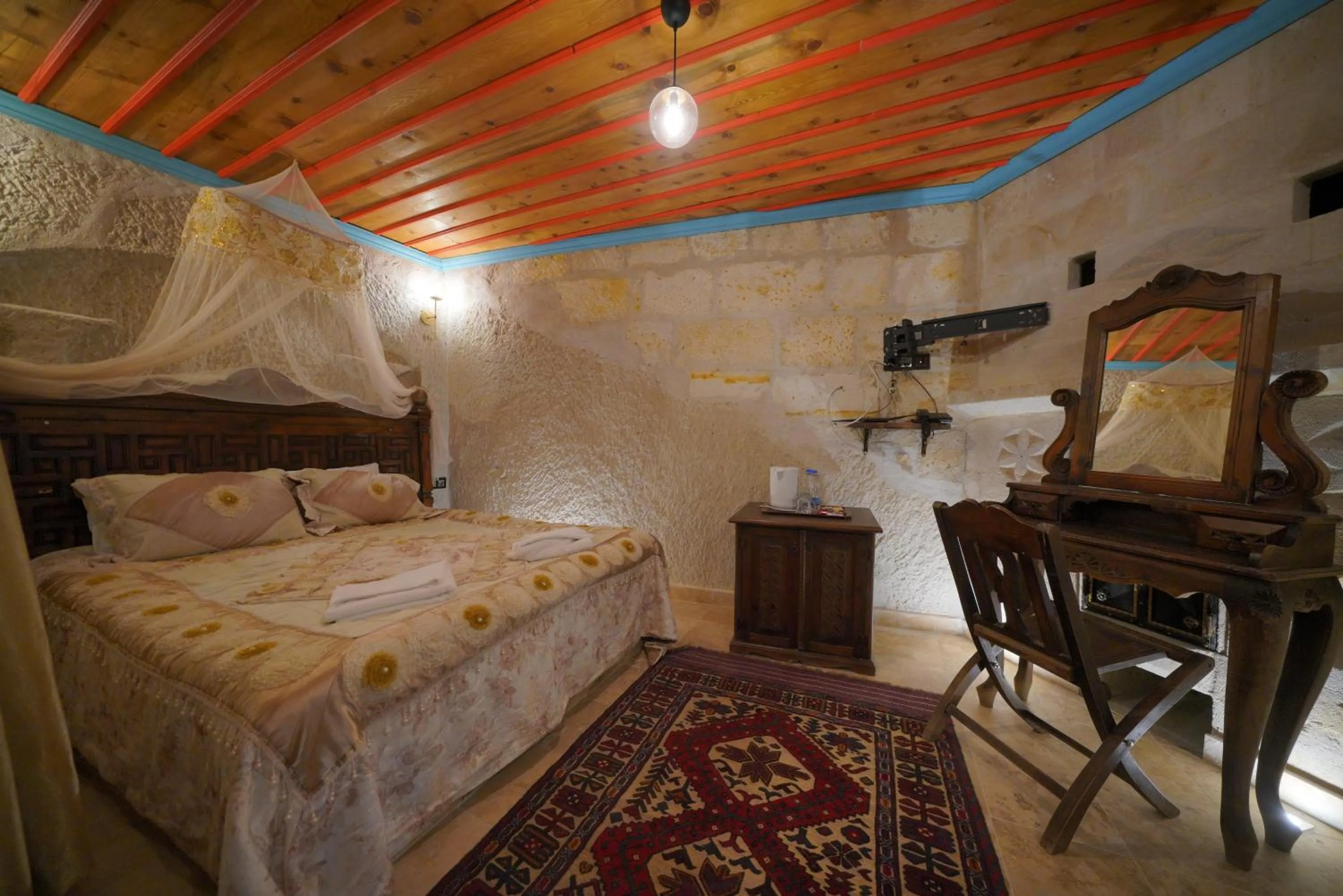 Bed in Travel Inn Cave Hotel