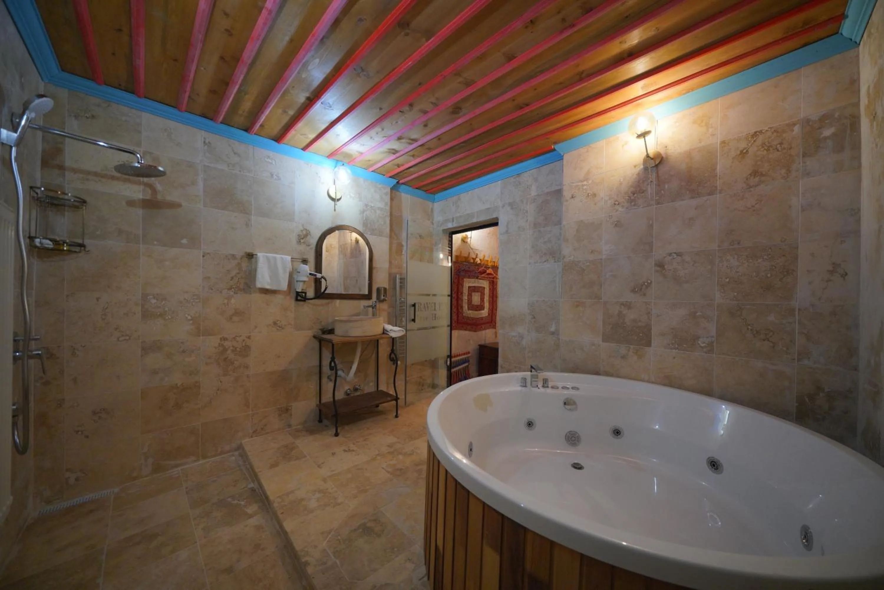 Shower in Travel Inn Cave Hotel