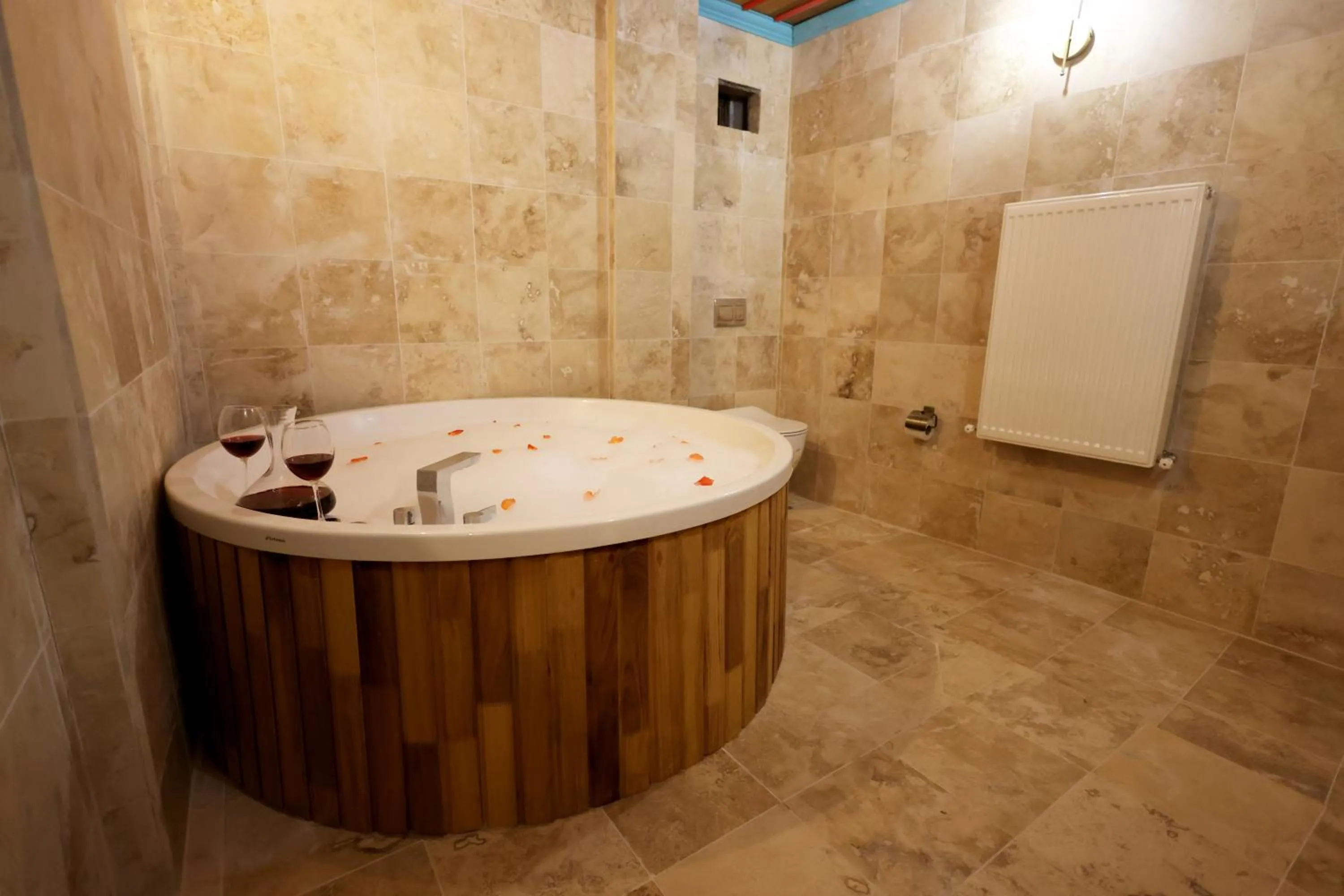 Bathroom in Travel Inn Cave Hotel