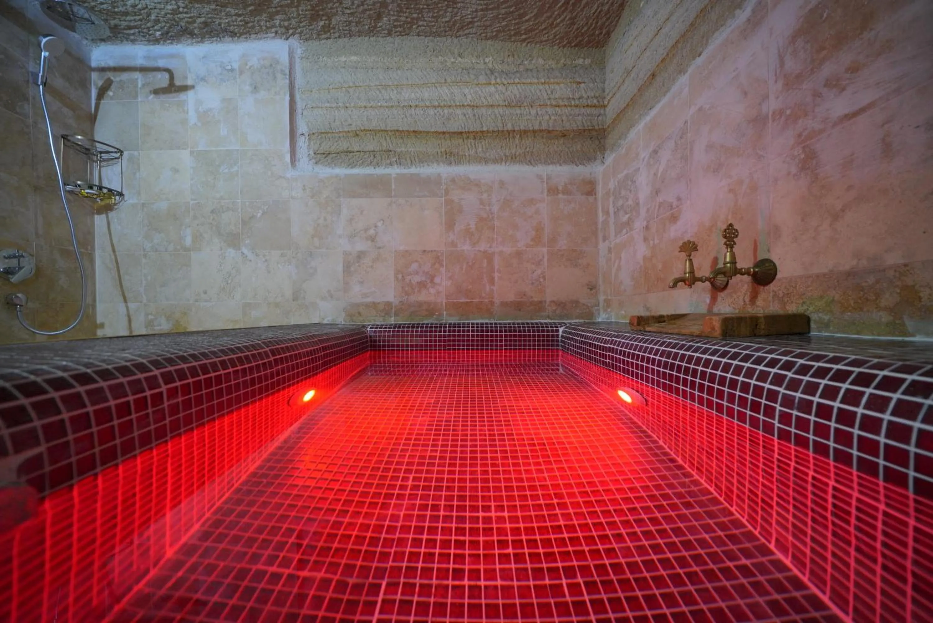 Swimming pool in Travel Inn Cave Hotel