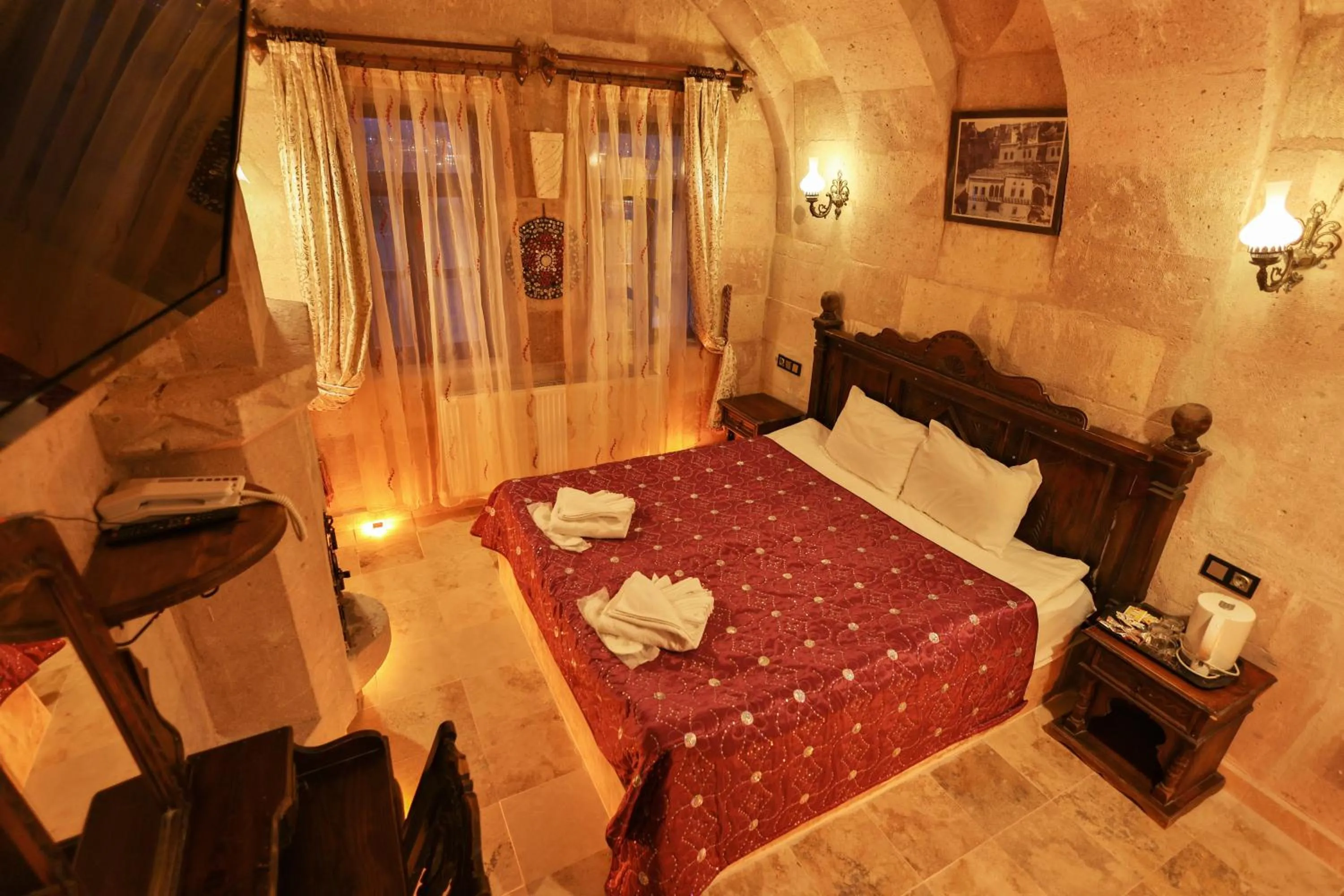 TV and multimedia, Bed in Travel Inn Cave Hotel