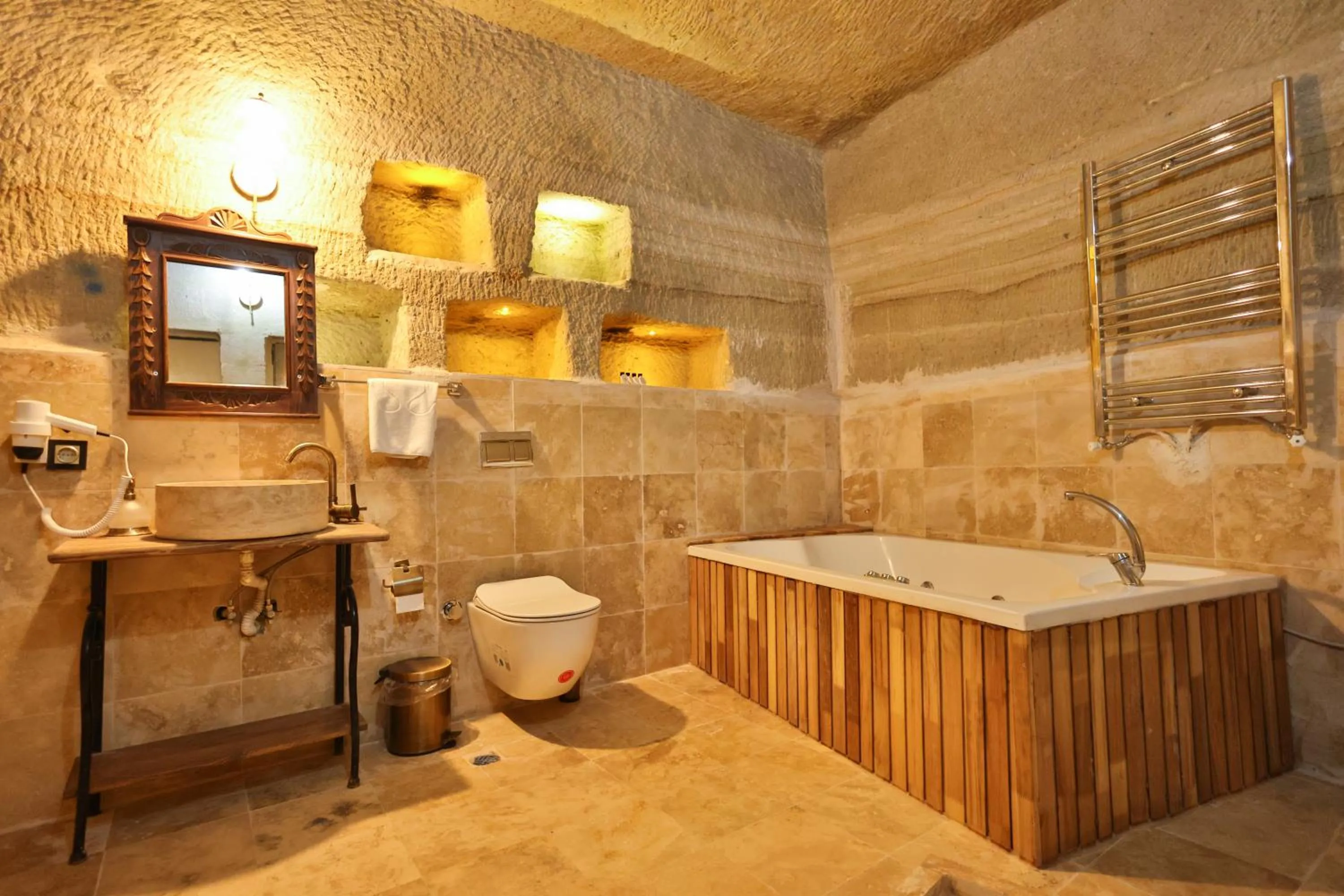 Shower in Travel Inn Cave Hotel