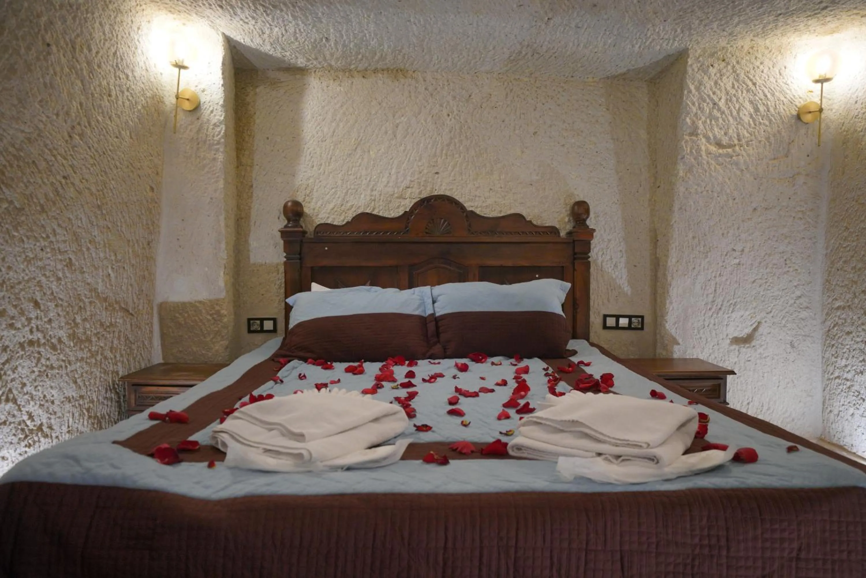 Bed in Travel Inn Cave Hotel