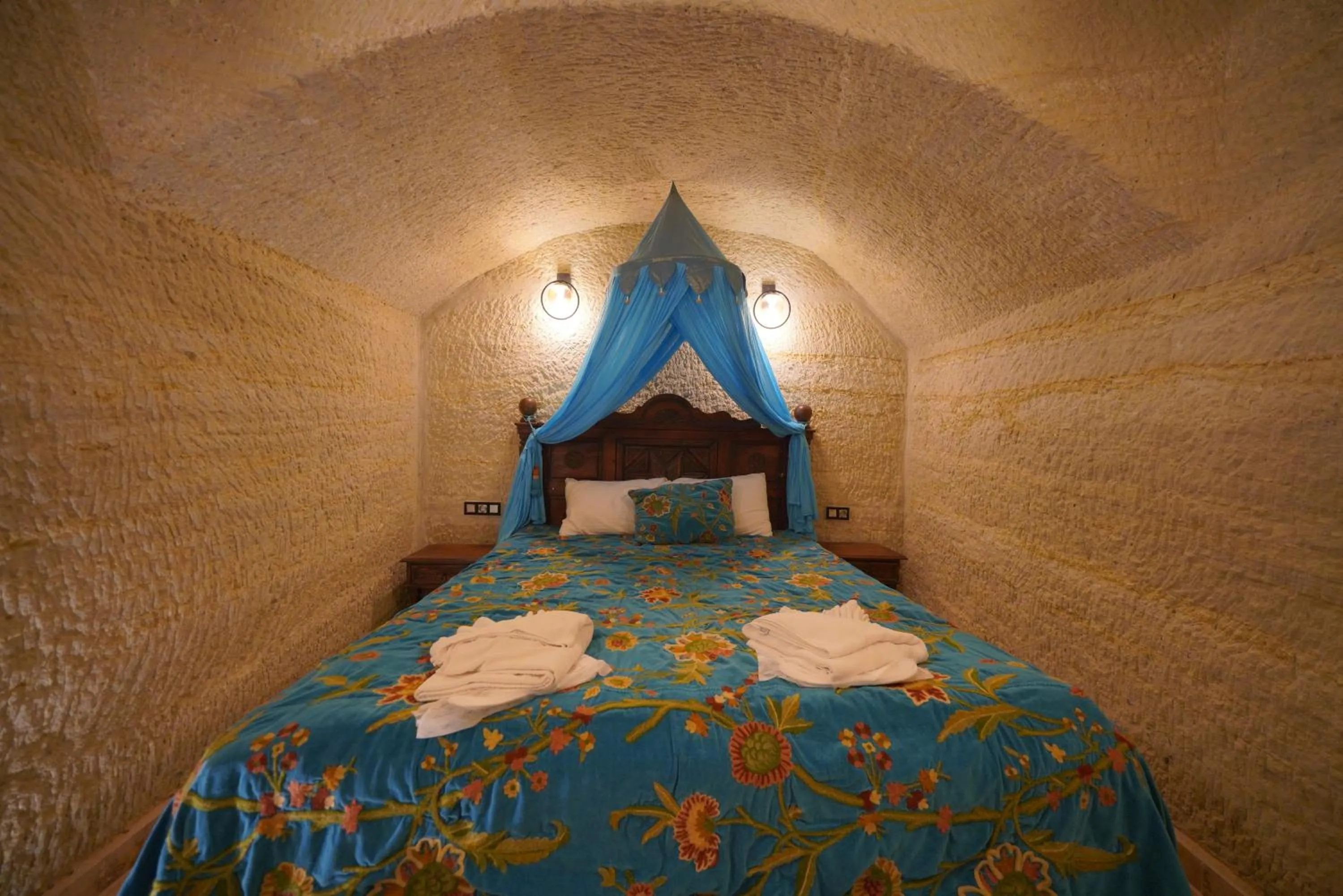 Bed in Travel Inn Cave Hotel