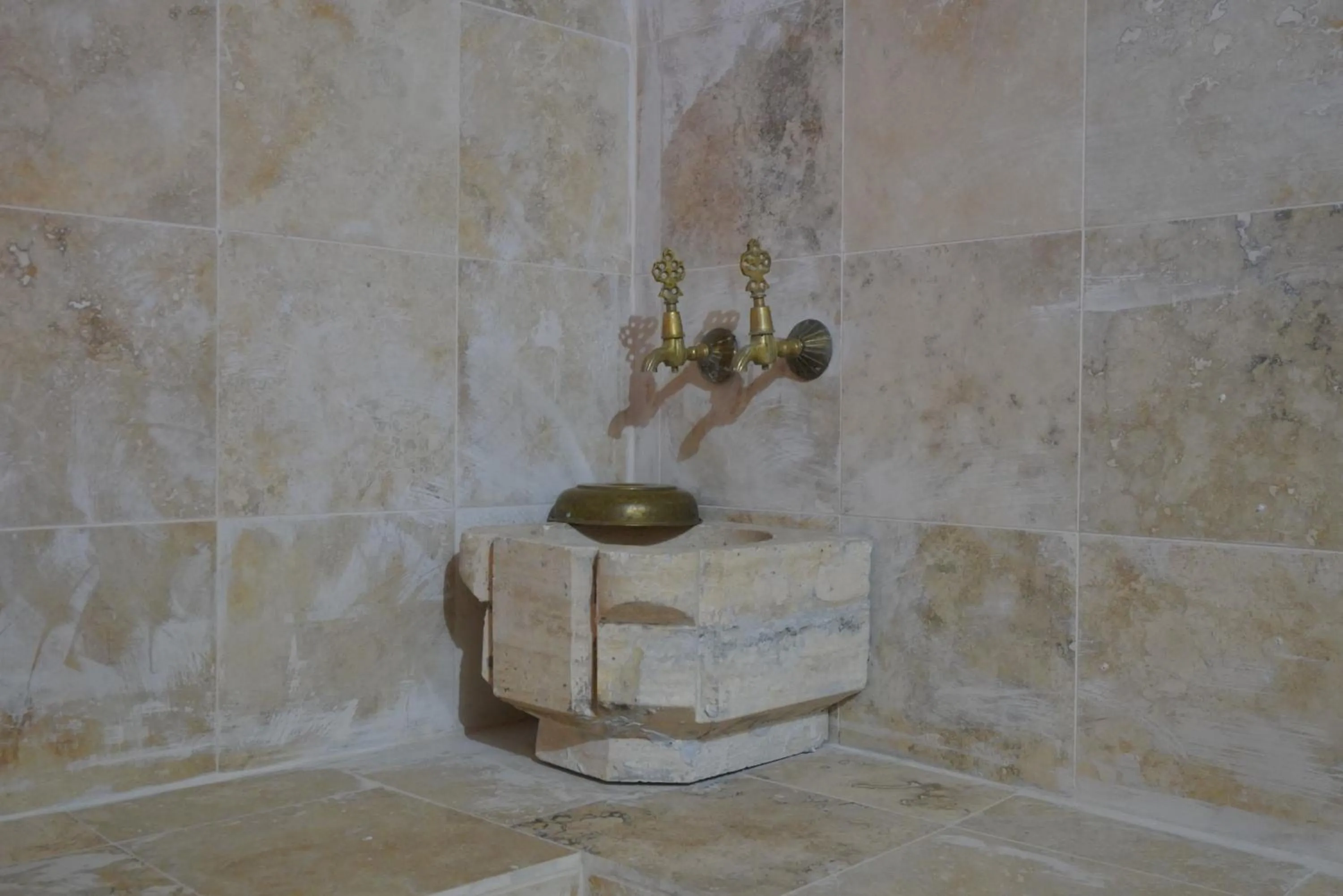 Bathroom in Travel Inn Cave Hotel