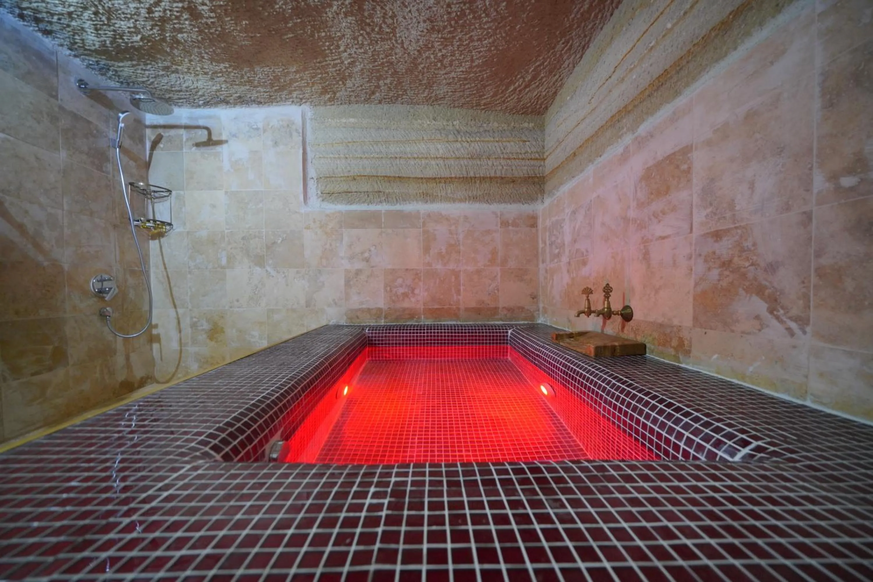 Swimming pool in Travel Inn Cave Hotel