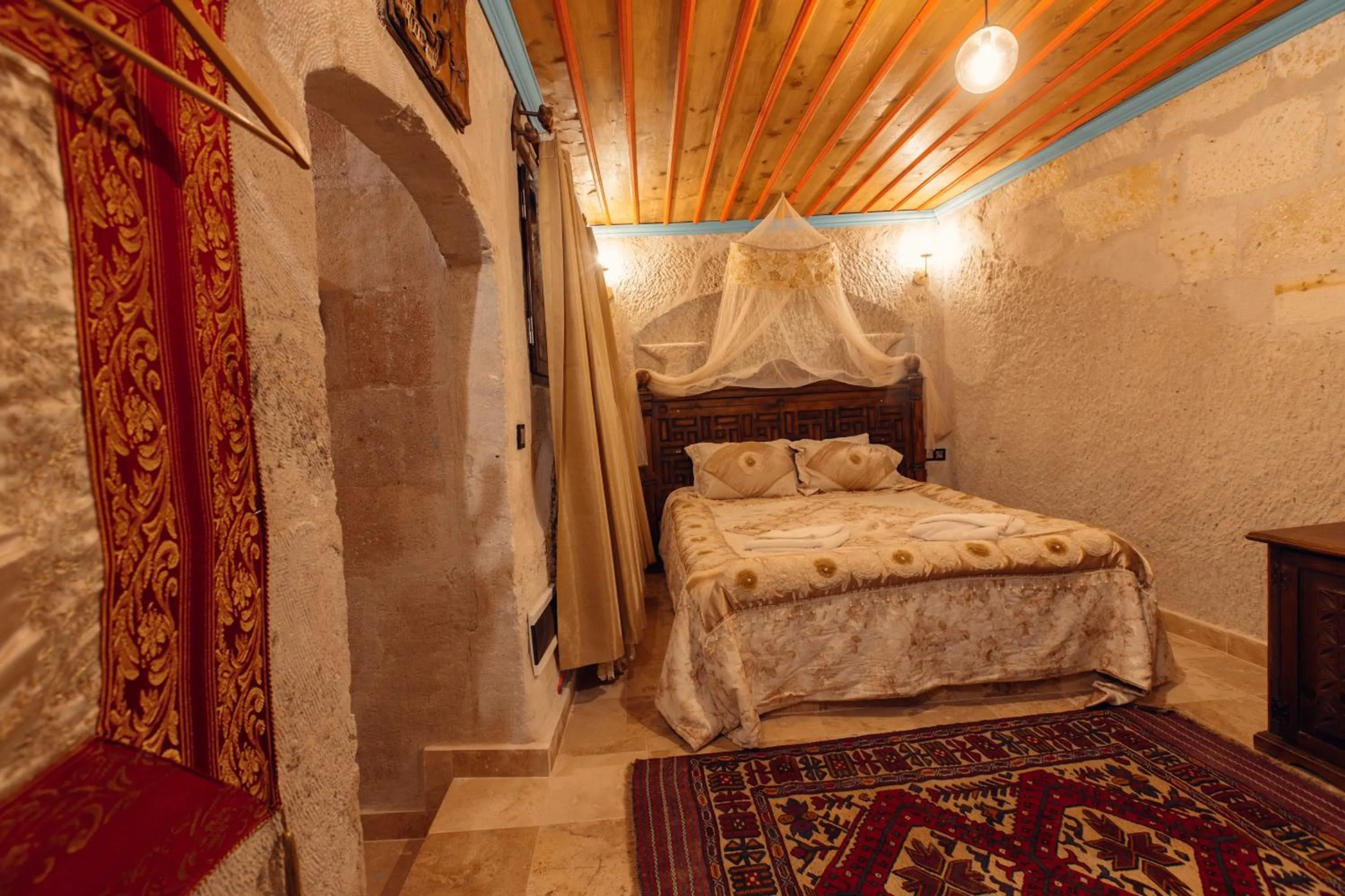 Bed in Travel Inn Cave Hotel