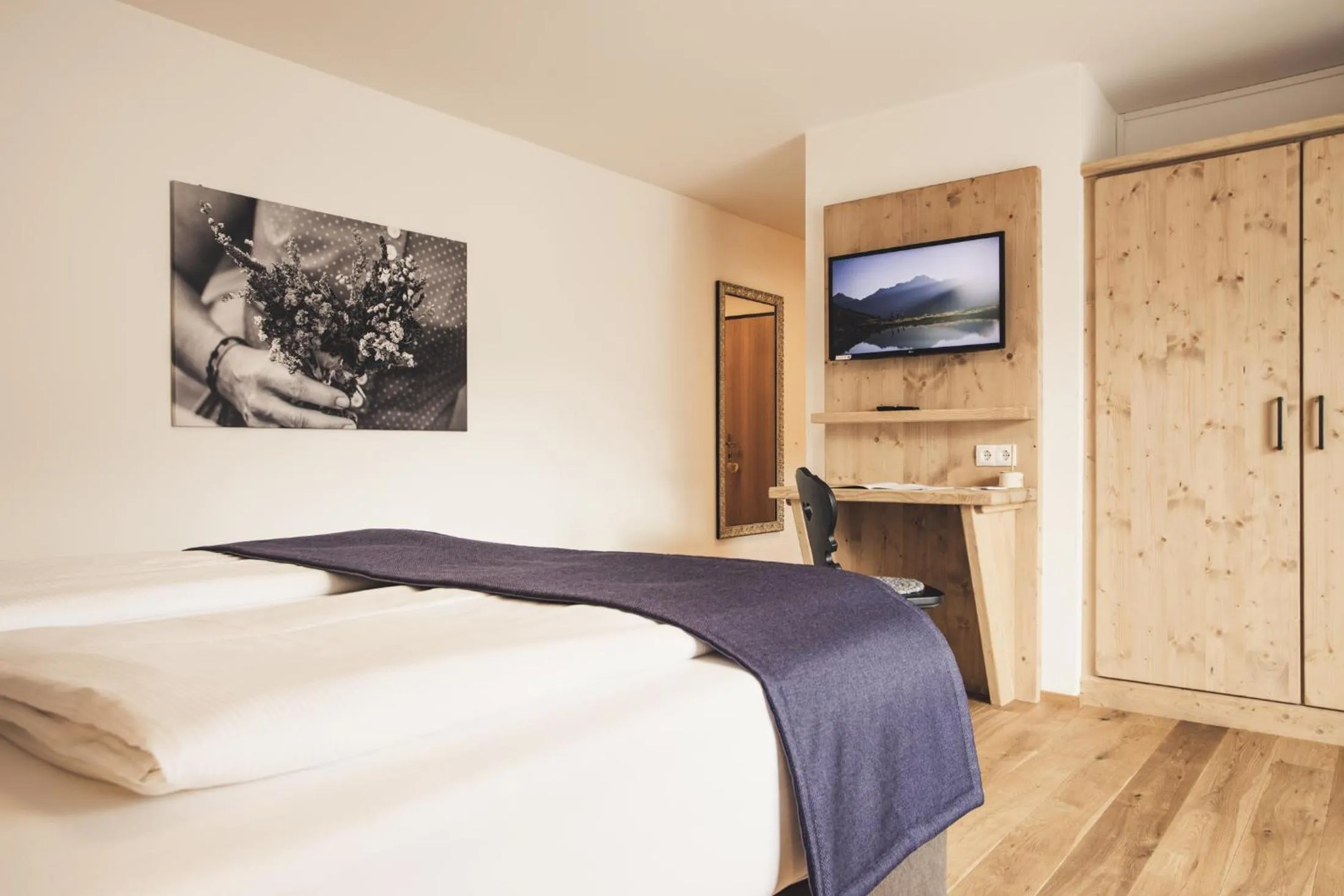 Photo of the whole room, Bed in Hotel Johanna mitten im Ötztal