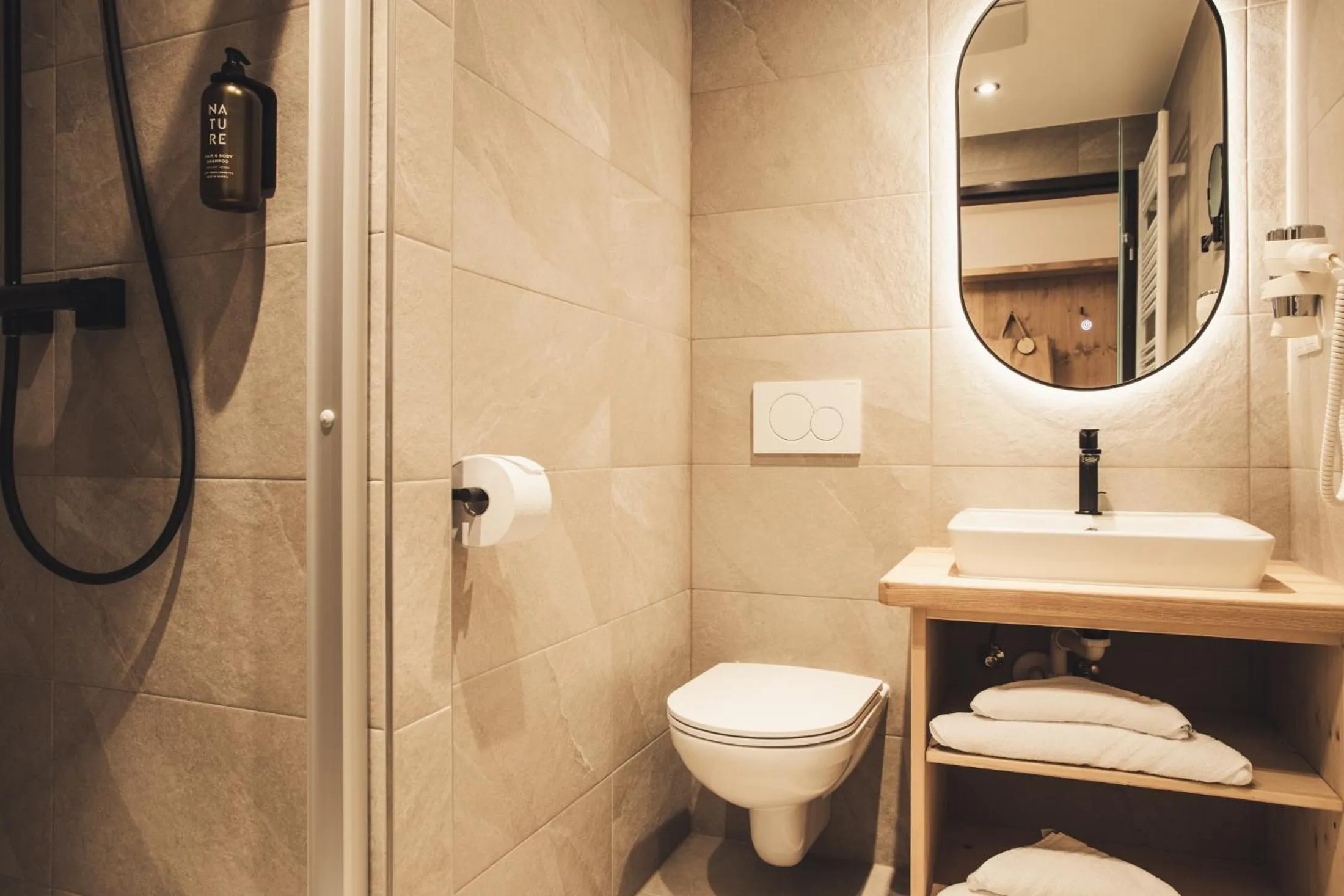 Bathroom in Hotel Johanna mitten im Ötztal