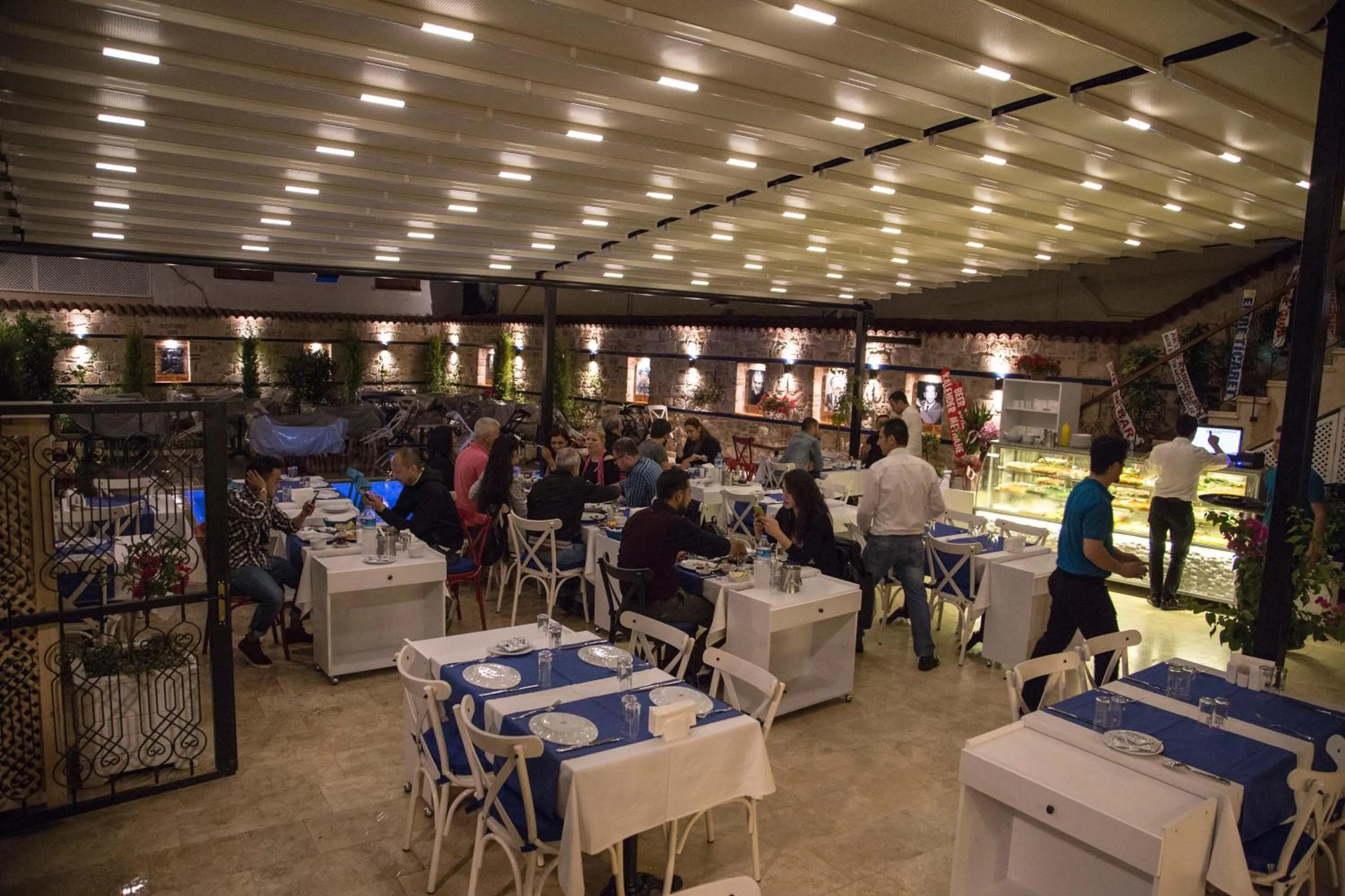 Restaurant/places to eat in Kervan Hotel