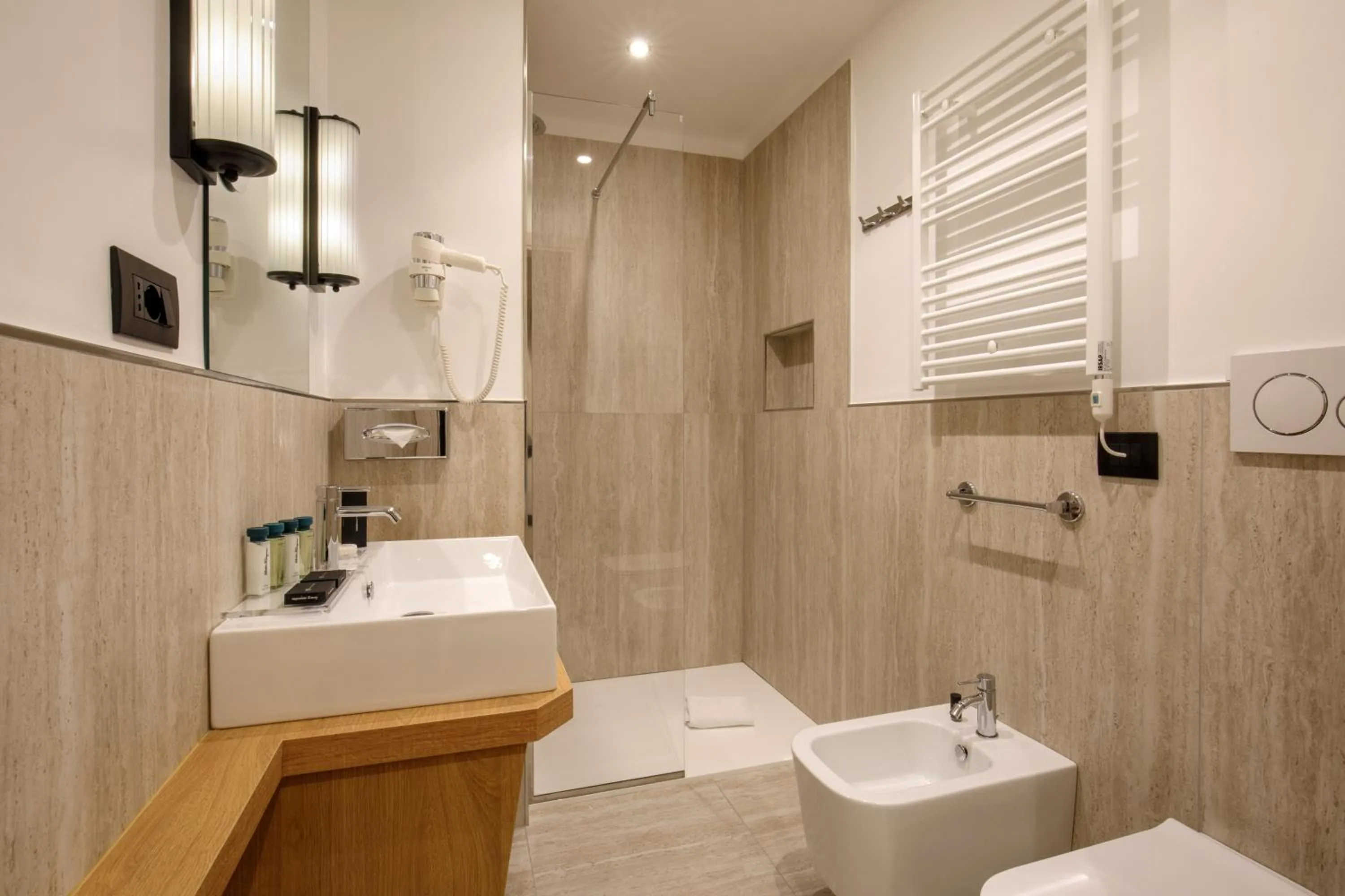 Shower in Hotel Domidea