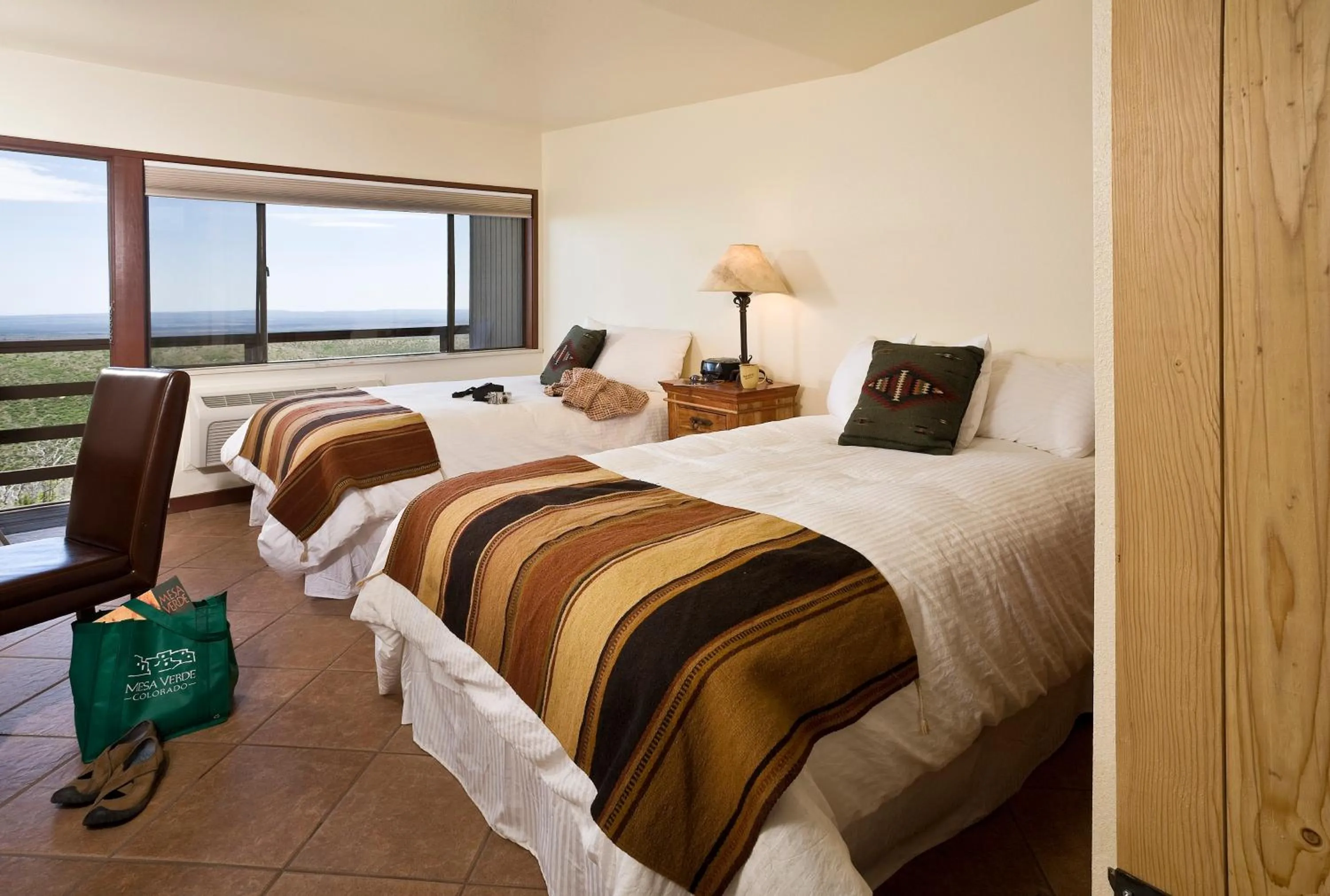 Photo of the whole room, Bed in Far View Lodge