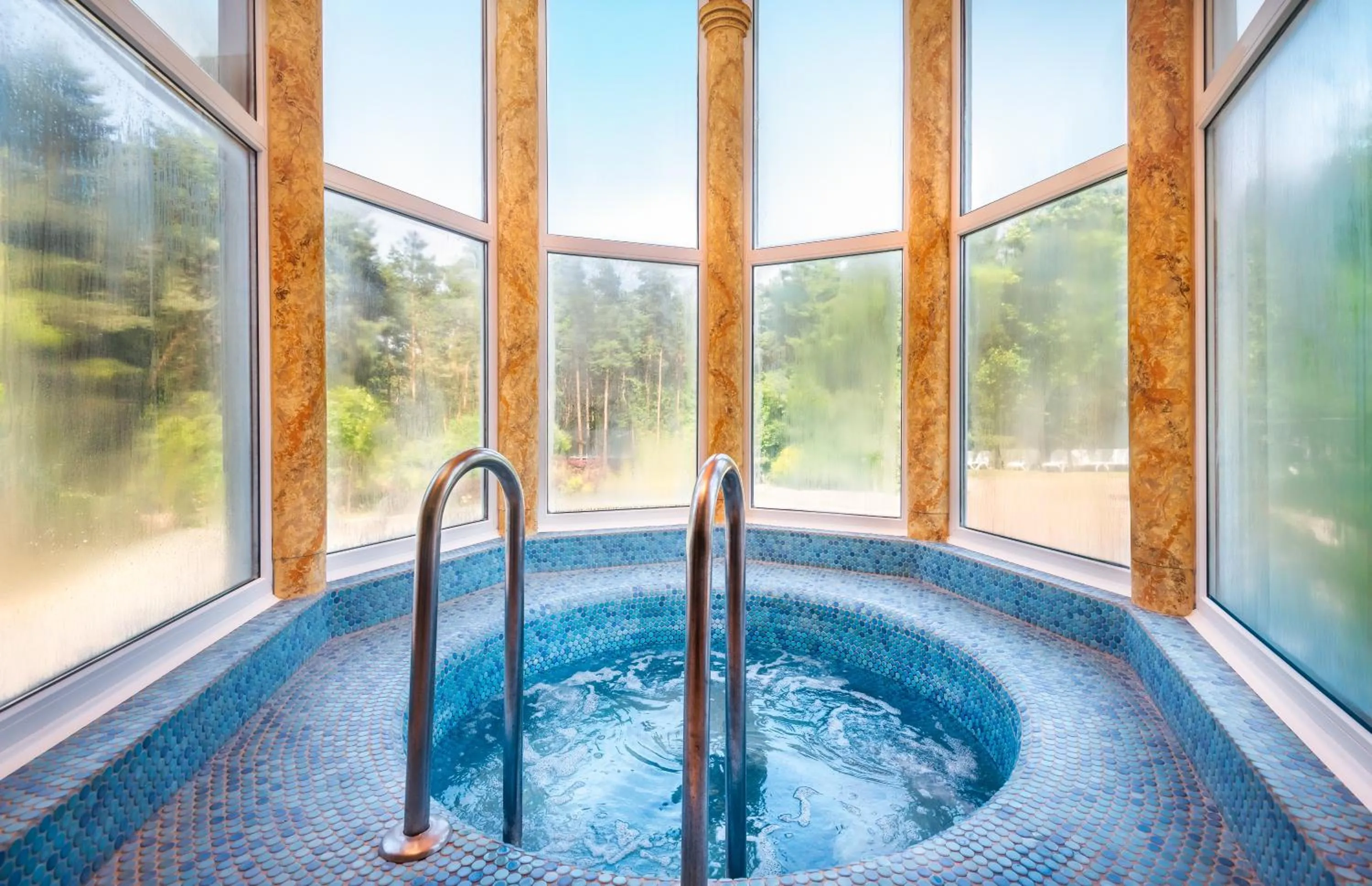 Hot Tub in Gosztola Gyöngye-az erdő szállodája