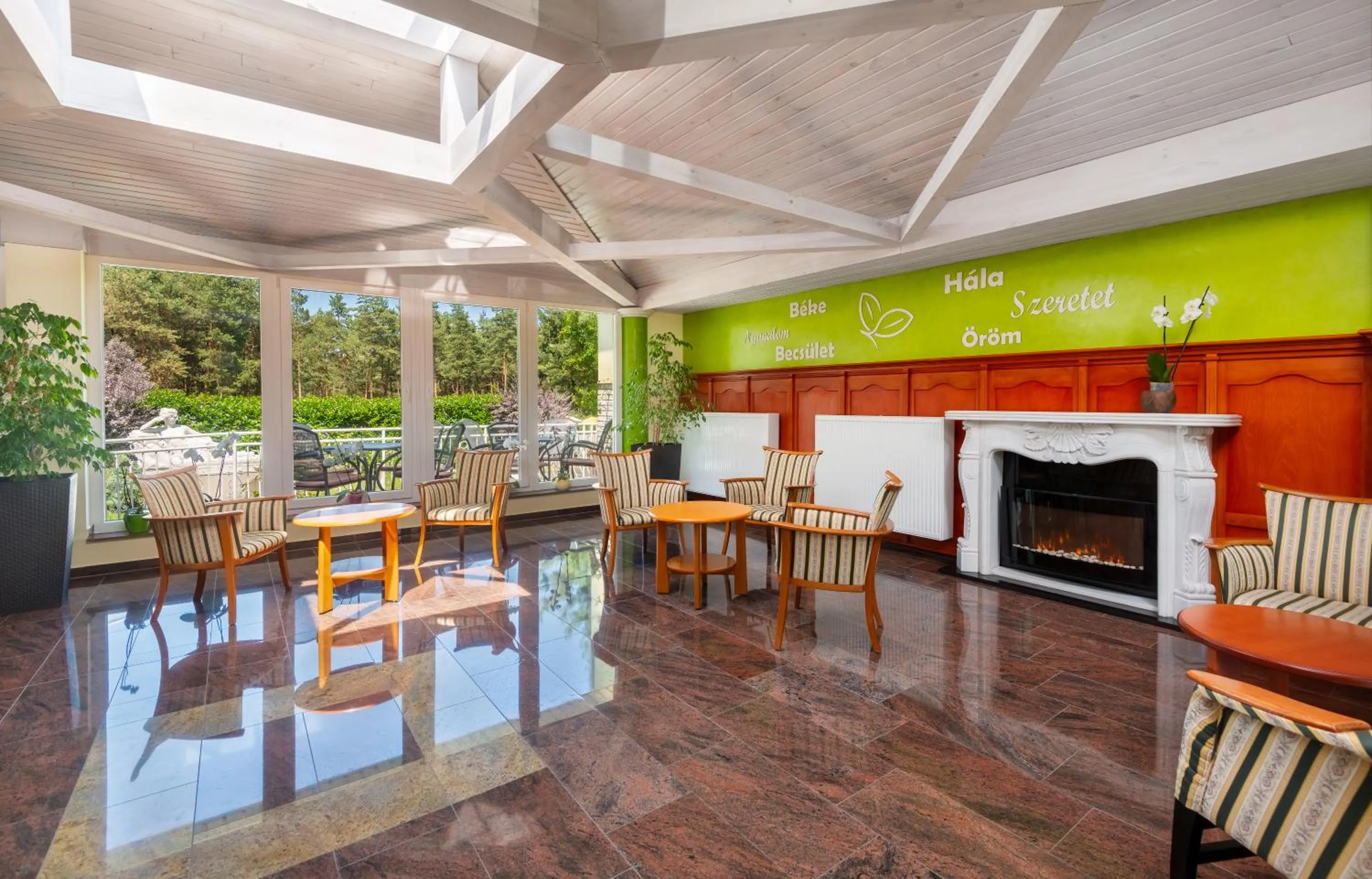 Lobby or reception in Gosztola Gyöngye-az erdő szállodája