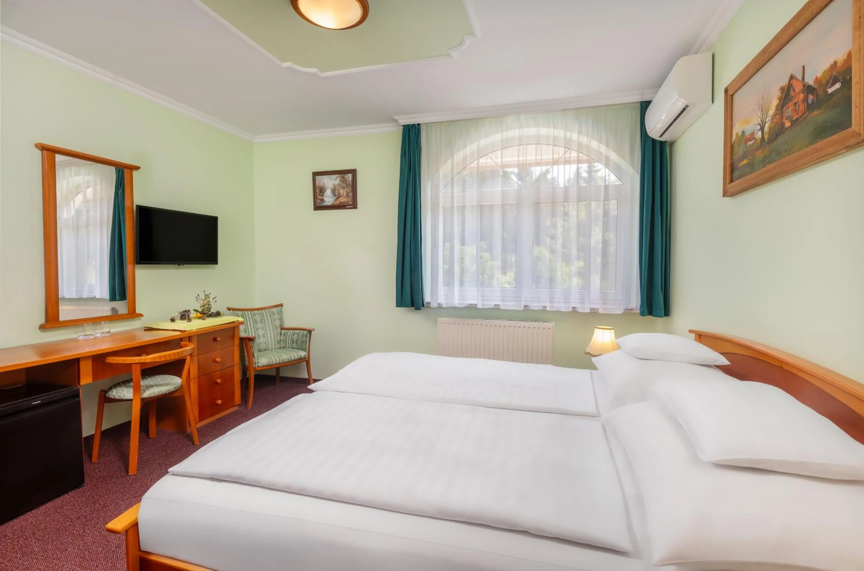 Bed in Gosztola Gyöngye-az erdő szállodája