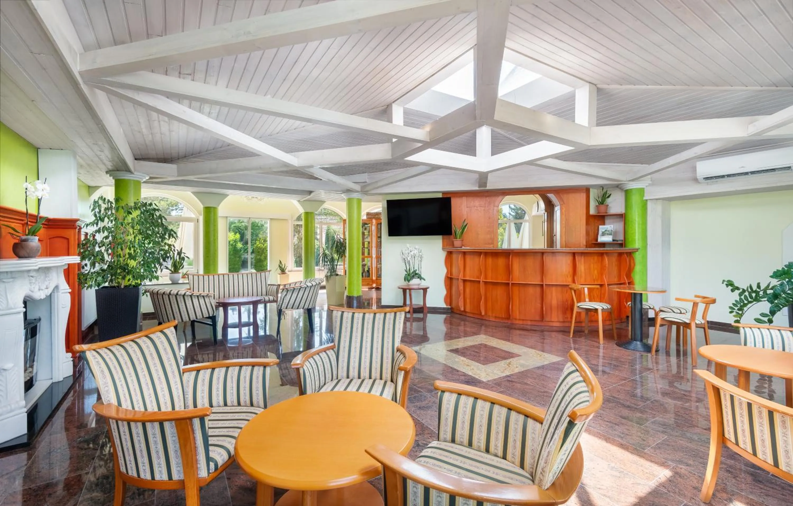 Lobby or reception in Gosztola Gyöngye-az erdő szállodája