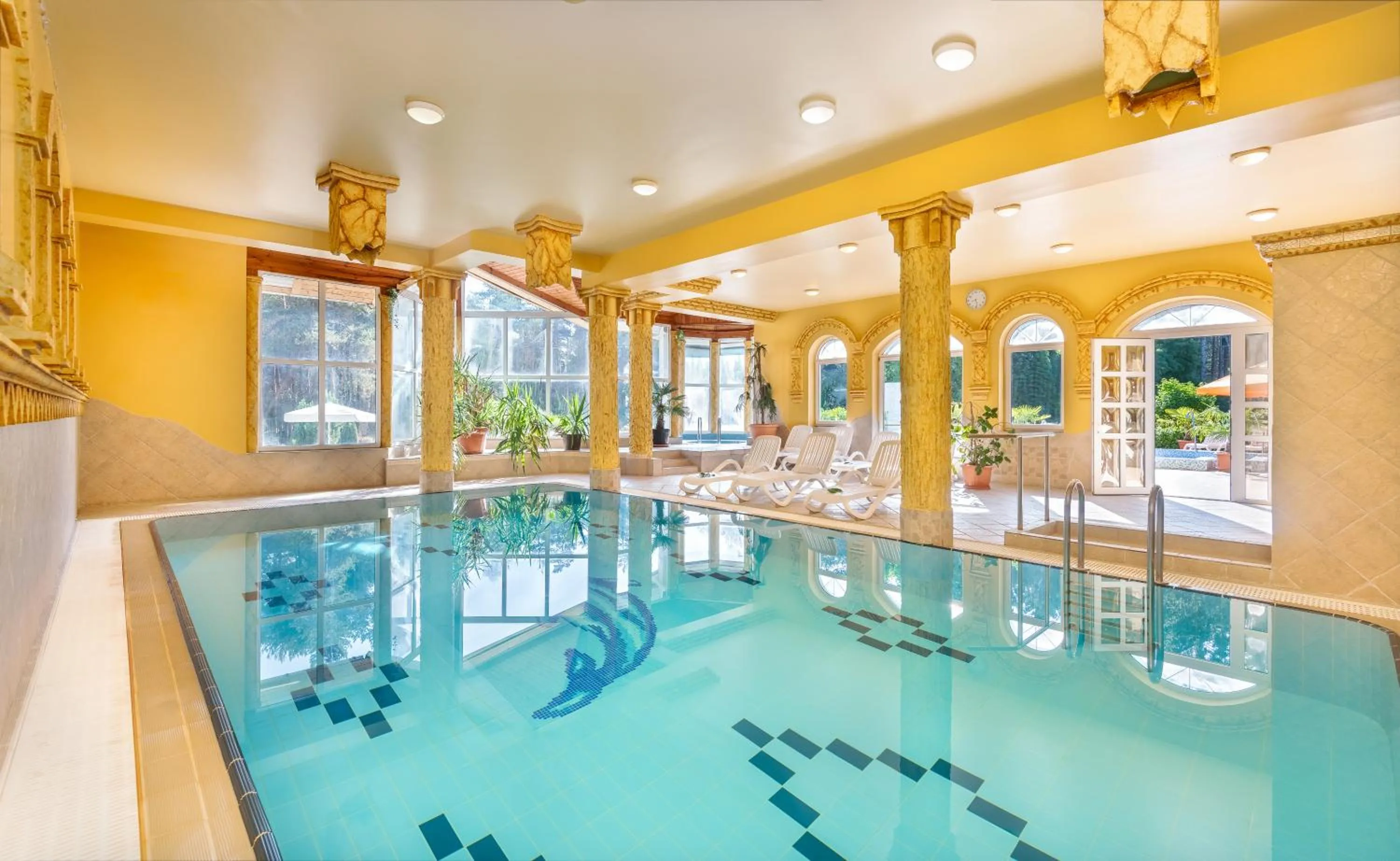 Swimming pool in Gosztola Gyöngye-az erdő szállodája