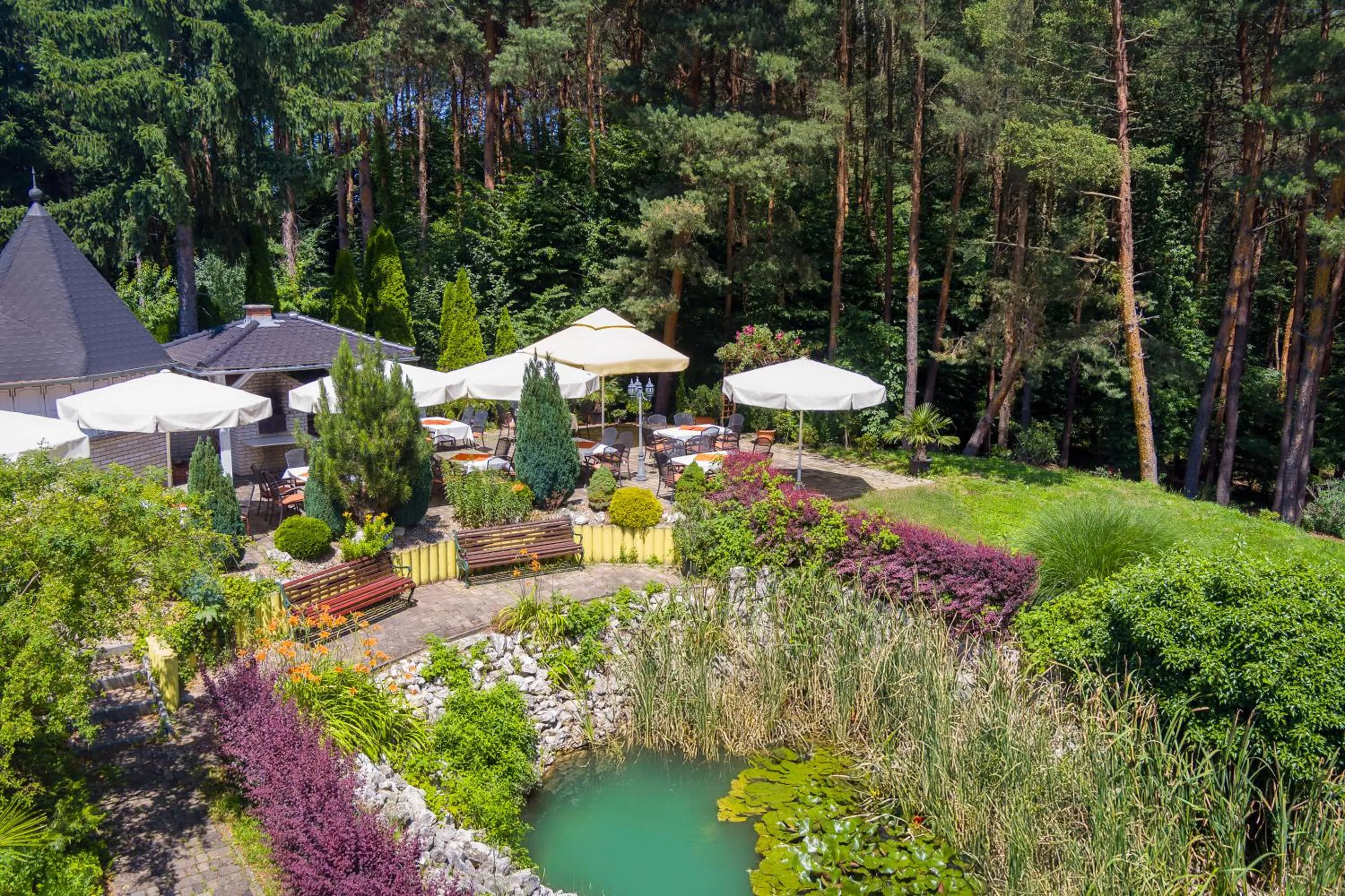 Garden in Gosztola Gyöngye-az erdő szállodája